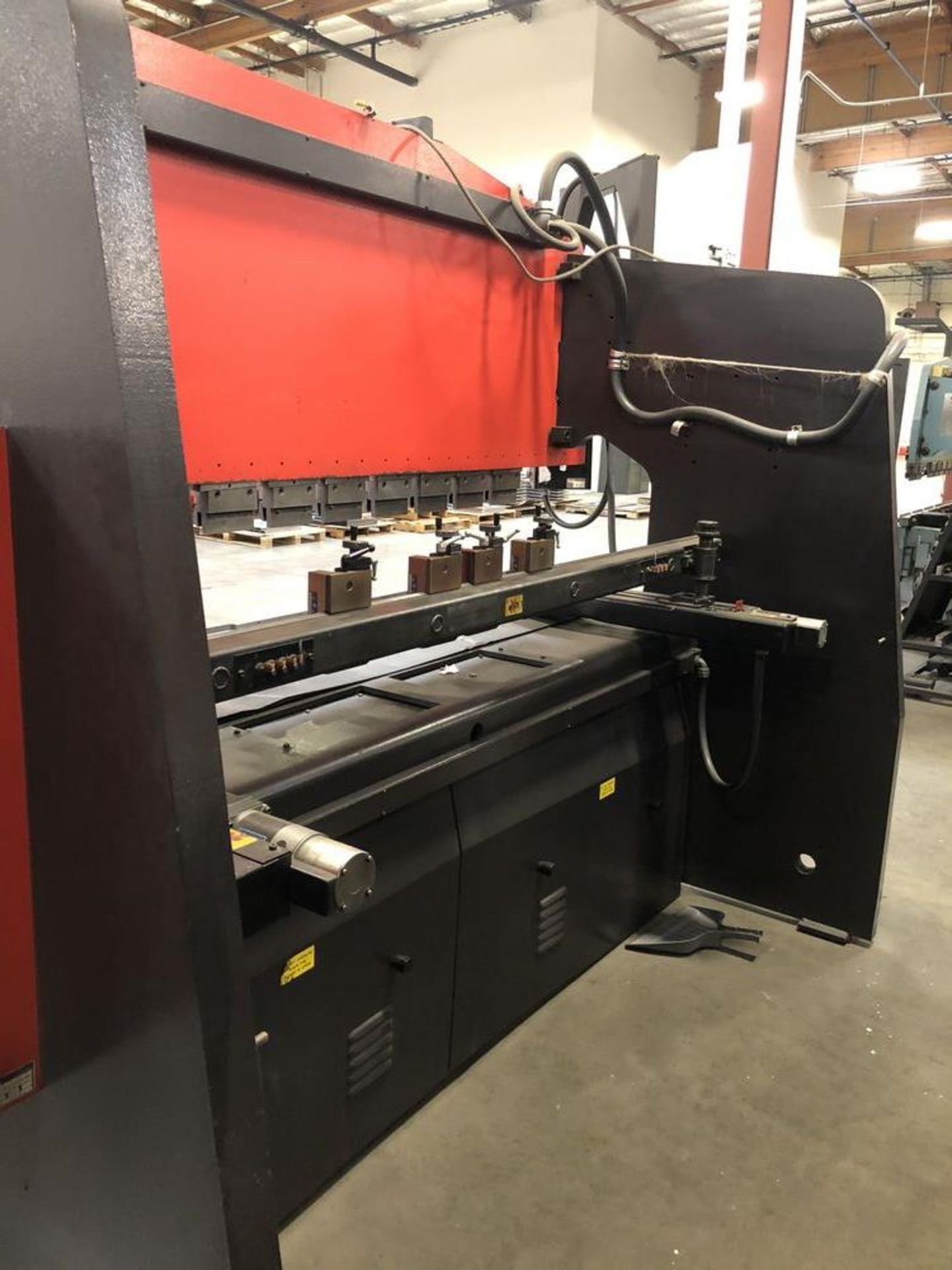 (1) 1994 Amada RG-100 CNC Press Brake- 110 ton cap, 118.2” bed length, 122.1” max bending length, - Image 4 of 5