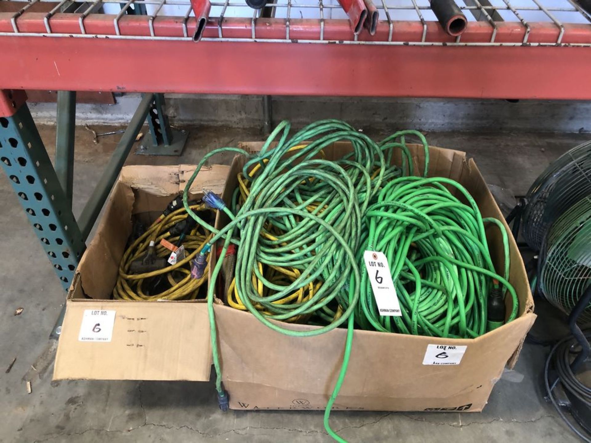 (LOT) LARGE LOT OF EXTENSION CORDS