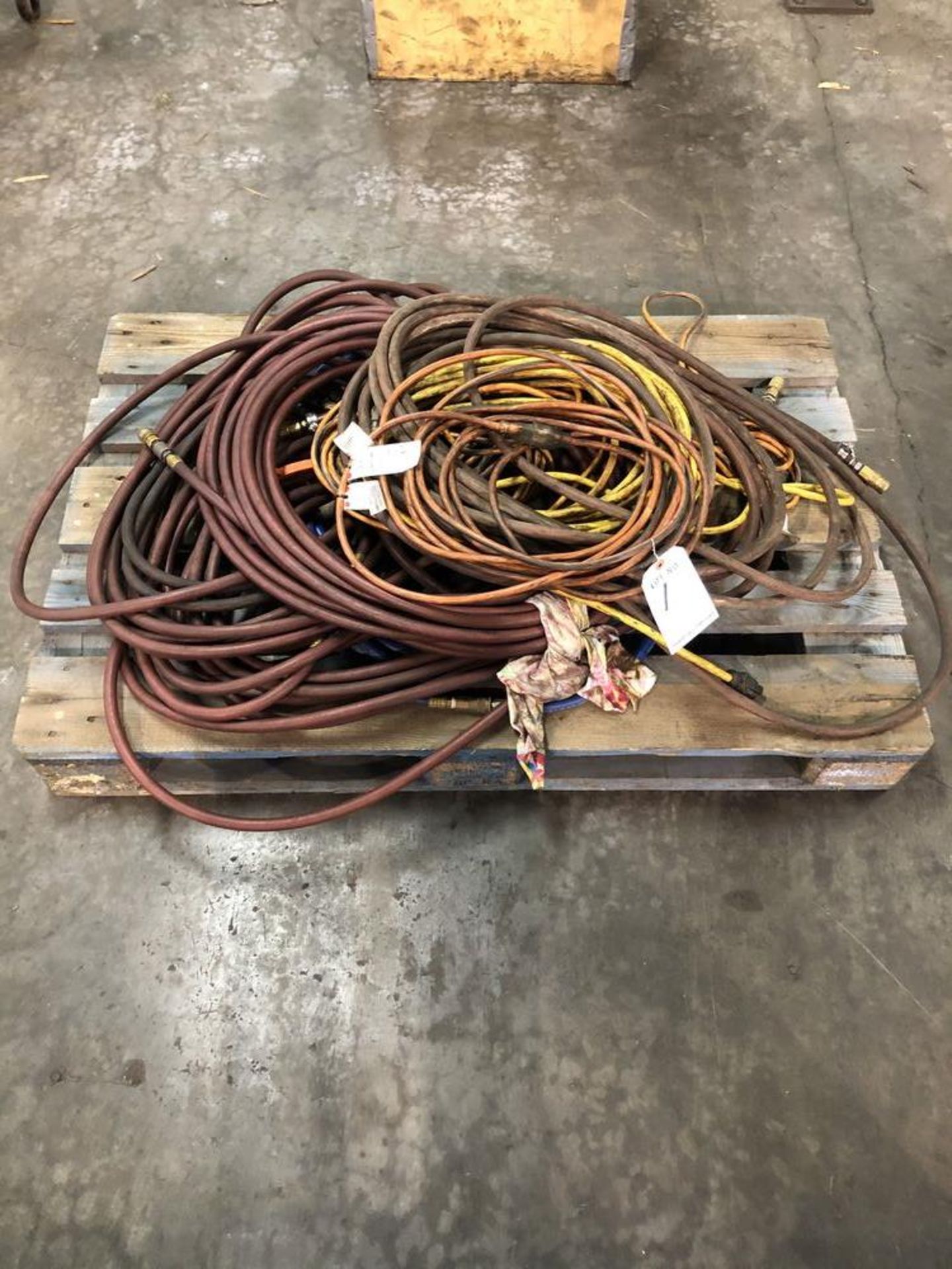 (1) MISC EXTENSION CORDS AND PNEUMATIC AIR HOSES