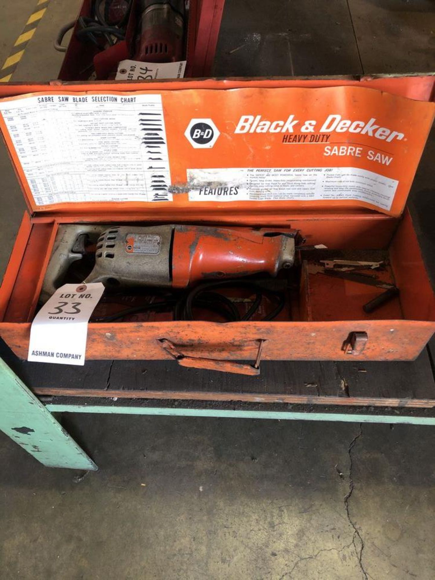 (1) BLACK AND DECKER SABRE SAW