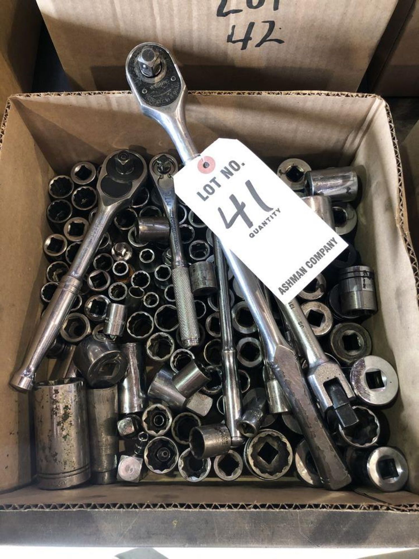 (LOT) MISC SOCKETS AND SOCKET WRENCHES