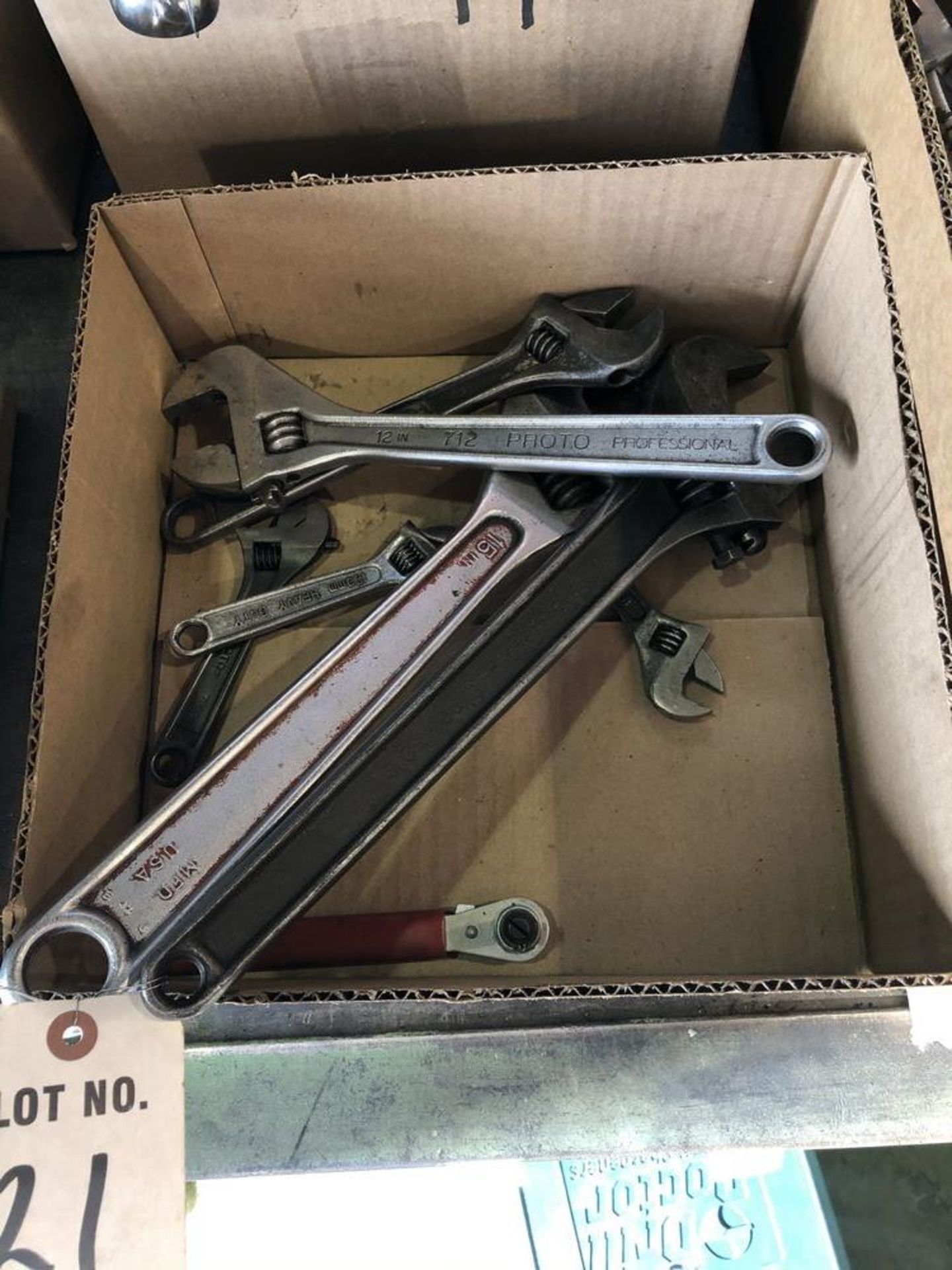 (LOT) MISC ADJUSTABLE WRENCHES