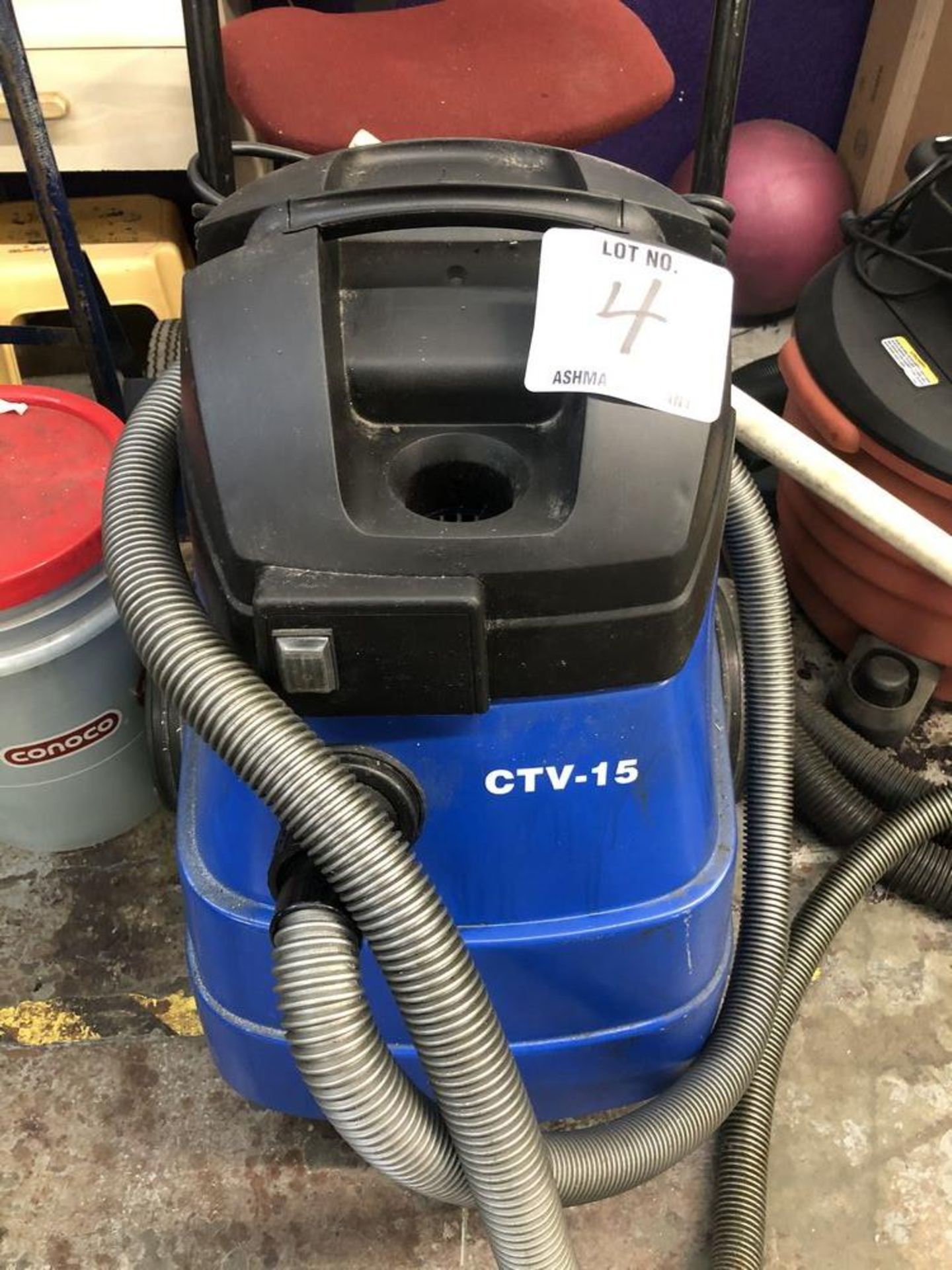 (1) CLARKE WET/DRY CLEANER VAC