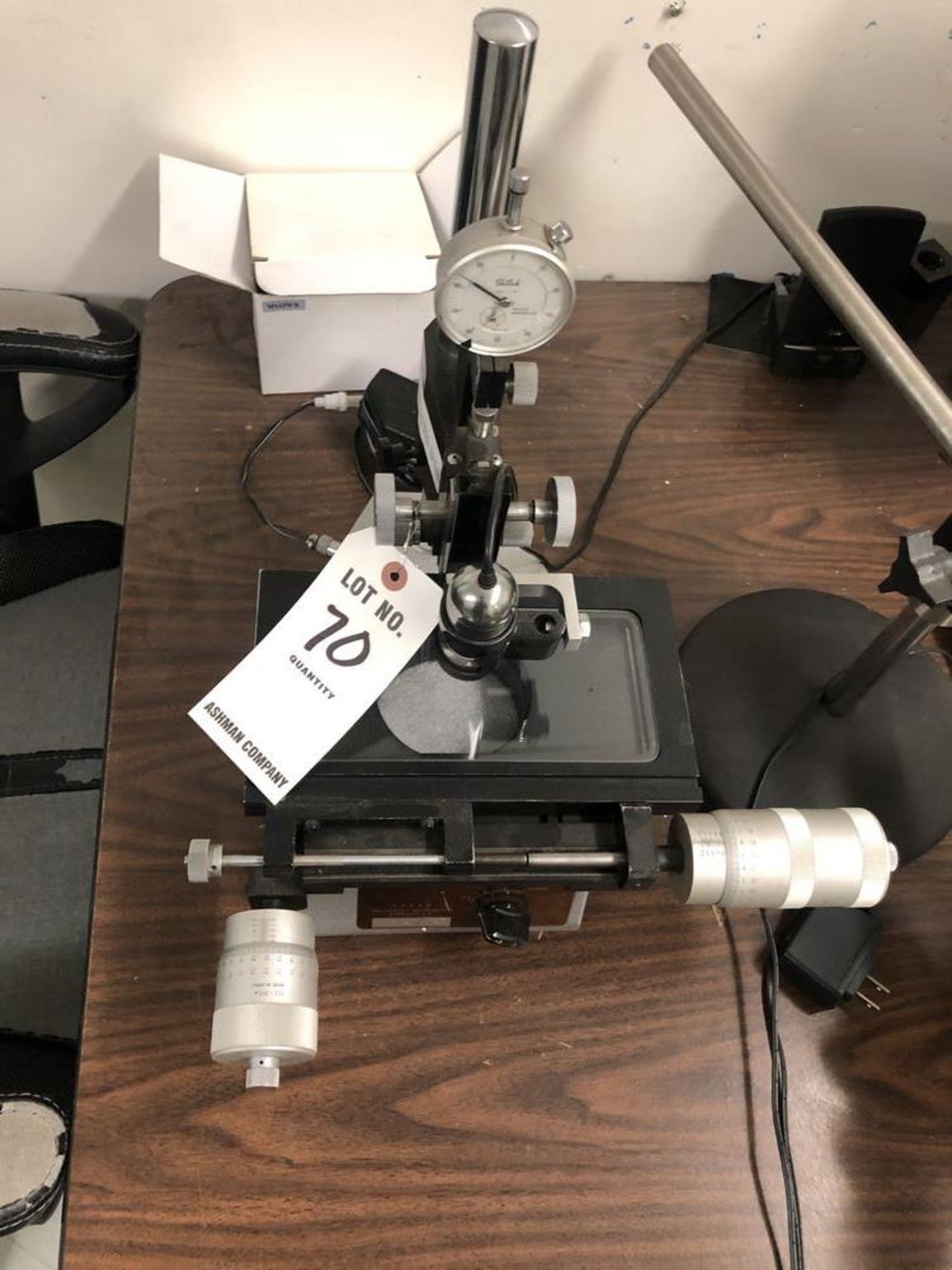 (1) TITAN MICROSCOPE WITH DIAL INDICATOR