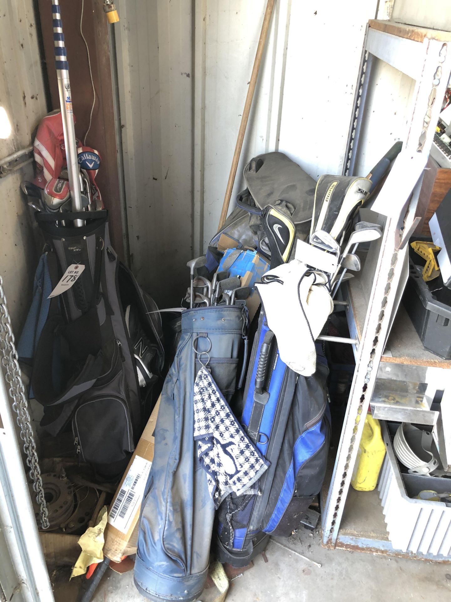 (LOT) MISC GOLF CLUBS AND GOLF BAGS