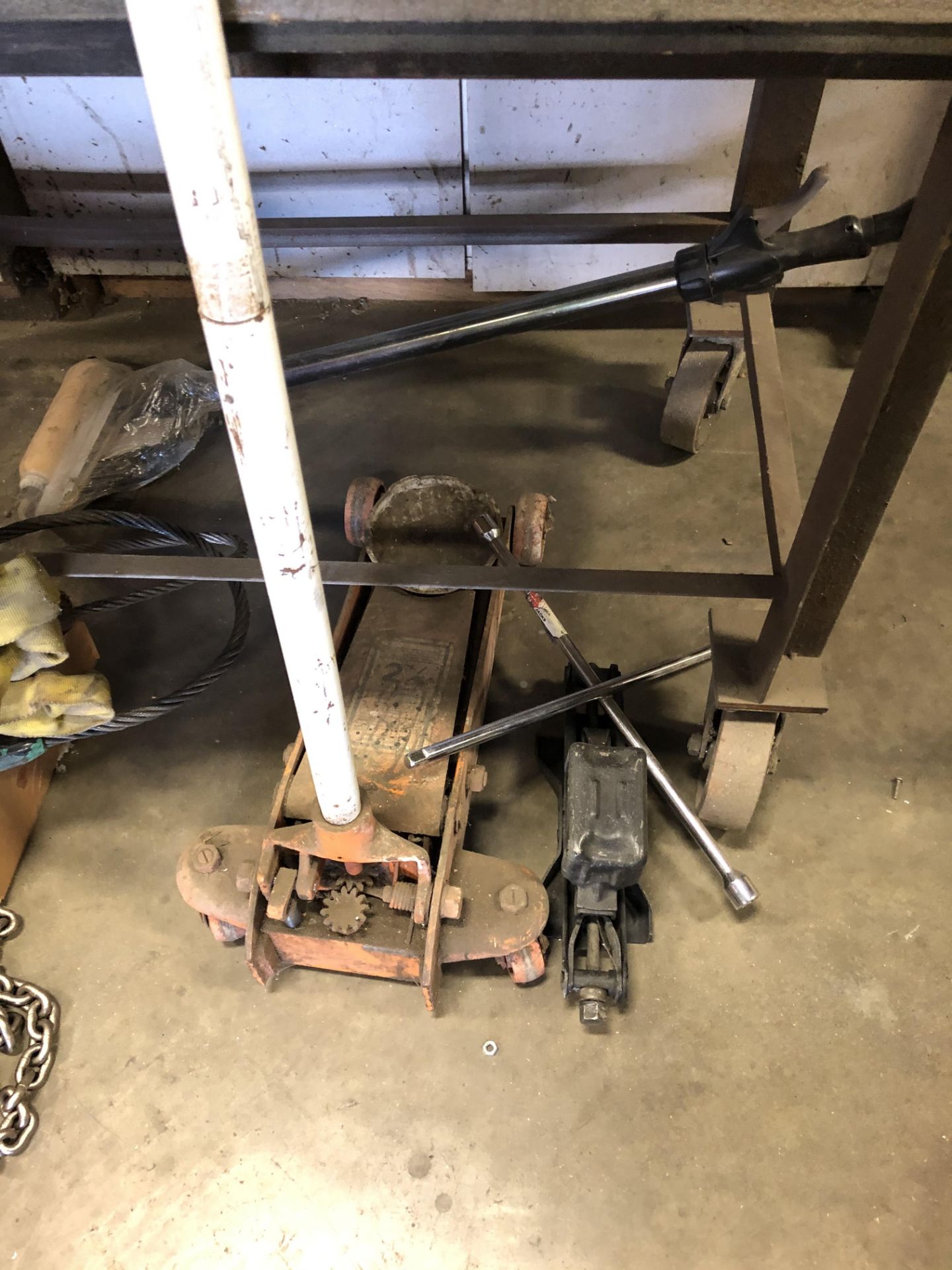 (LOT) FLOOR JACK, TIRE IRON, CAR JACK