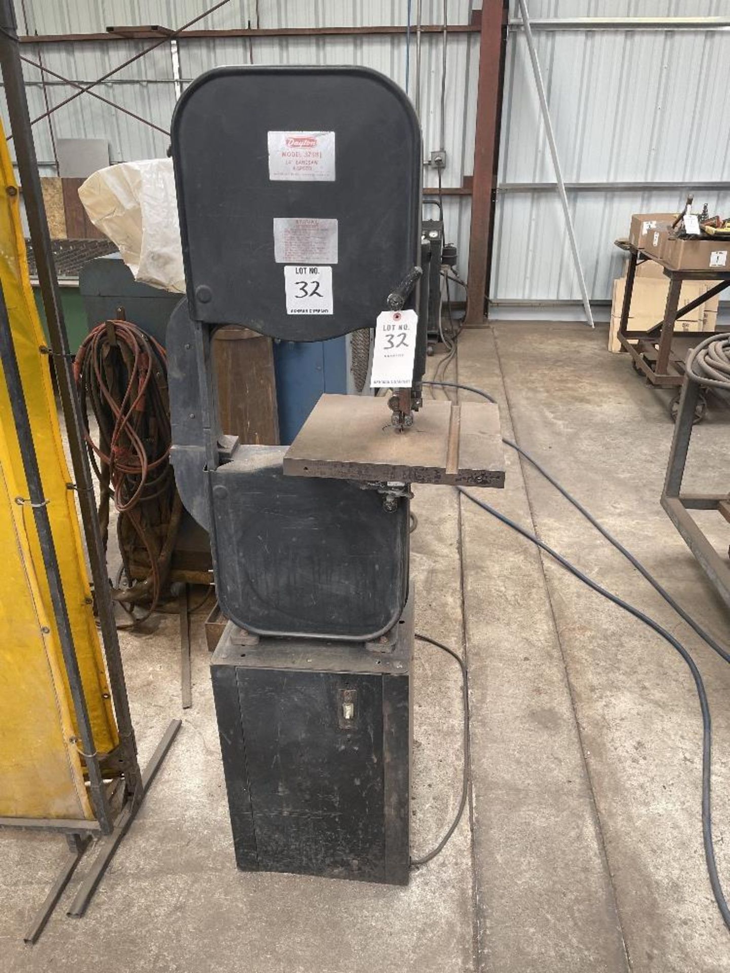 (1) DAYTON 3Z981 14” VERTICAL BANDSAW