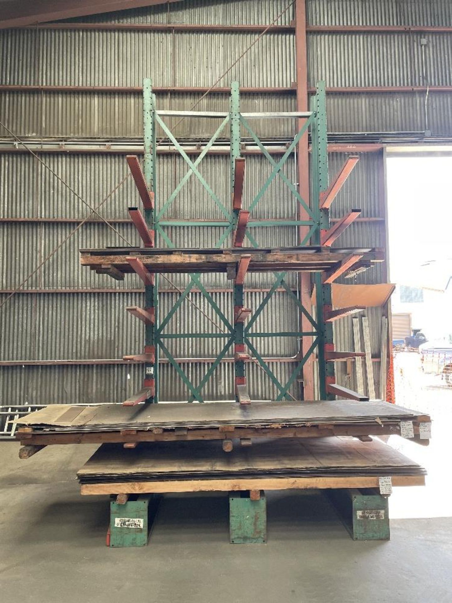 (1) CANTILEVER RACK