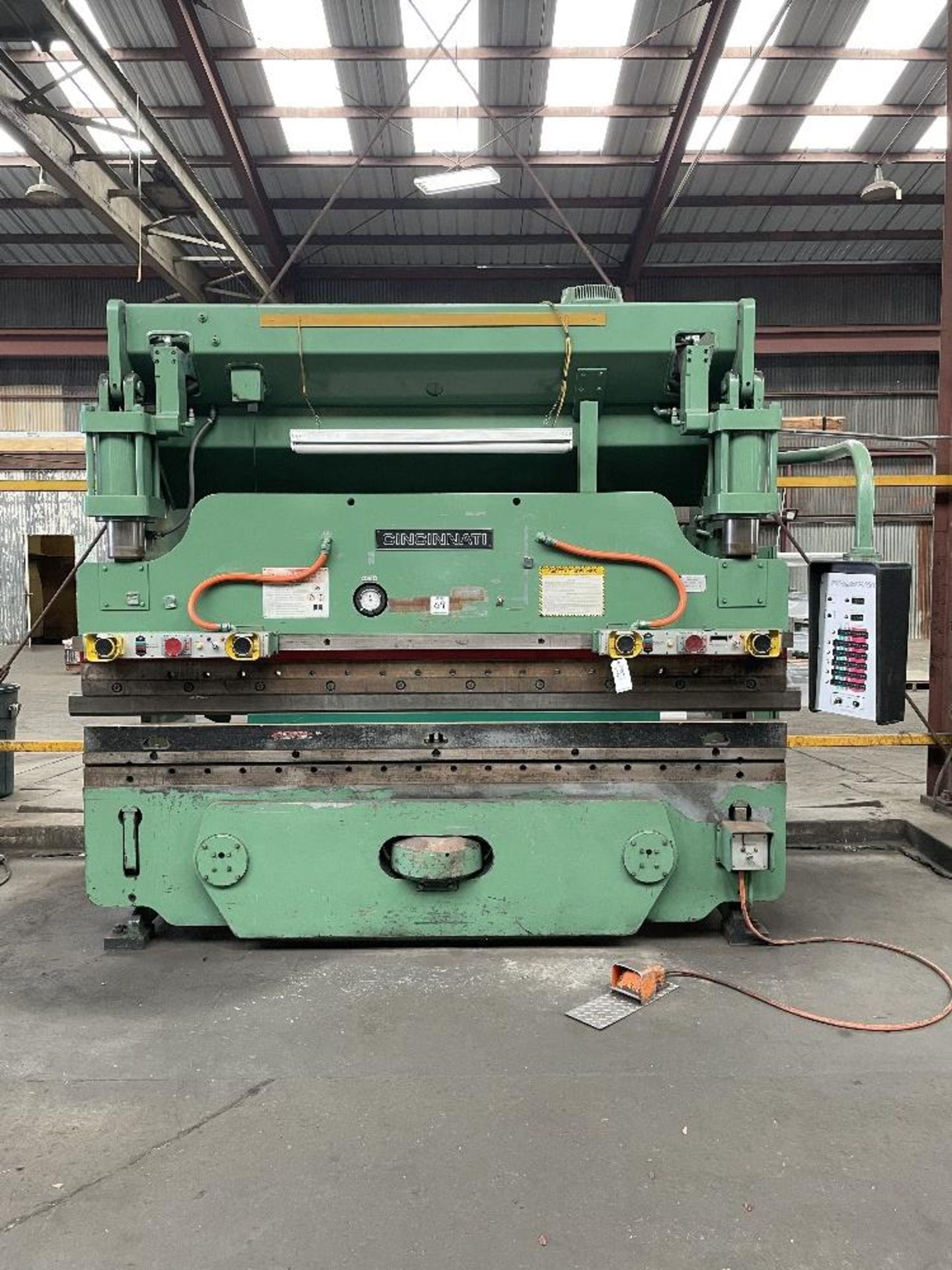 (1) Cincinnati 90FMx8 Press Brake- 90 ton cap, 8’ bed, 8” stroke, 7” throat depth, 15” open