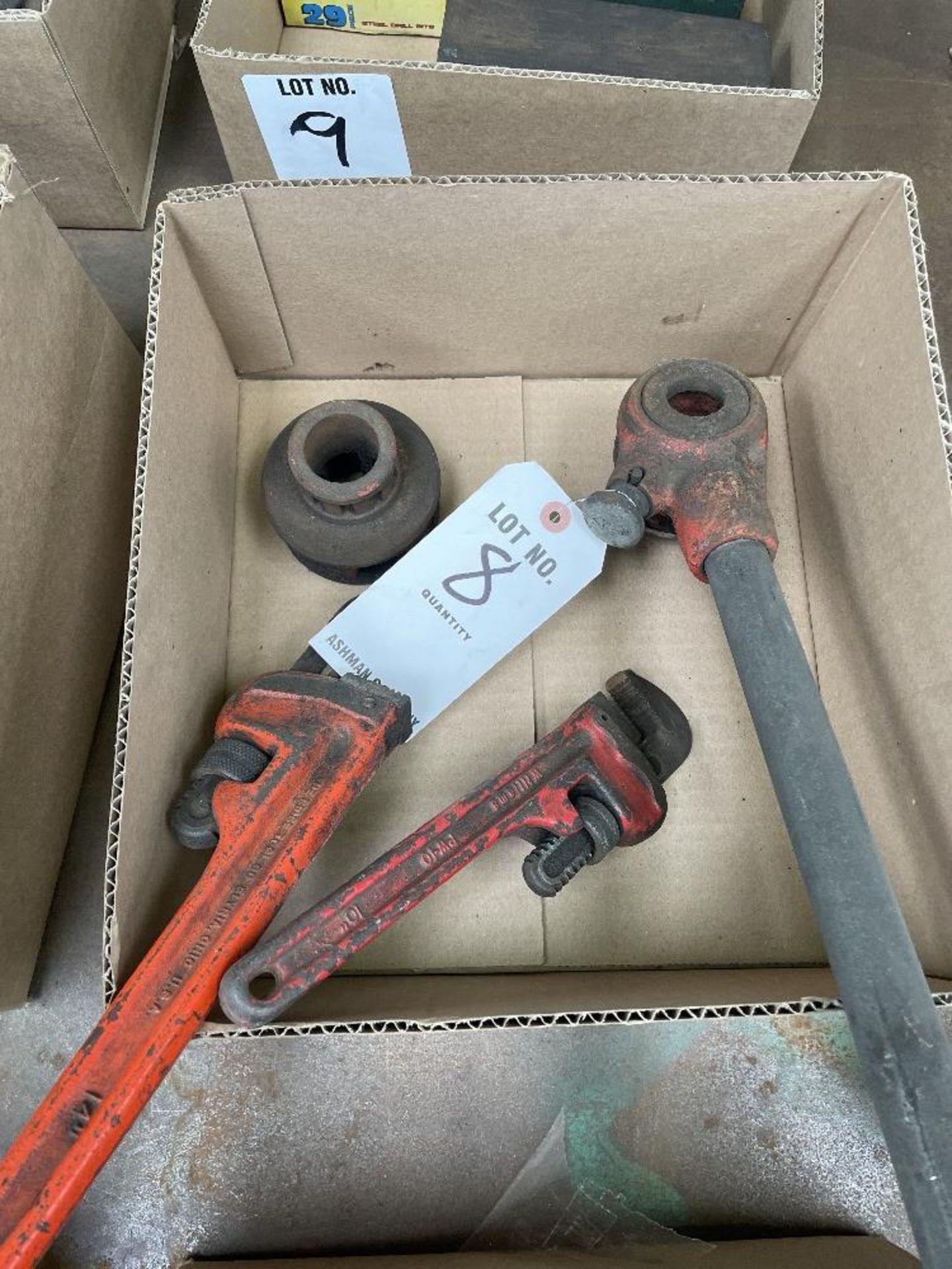 (LOT) RIGID PIPE THREADER WITH PIPE WRENCHES