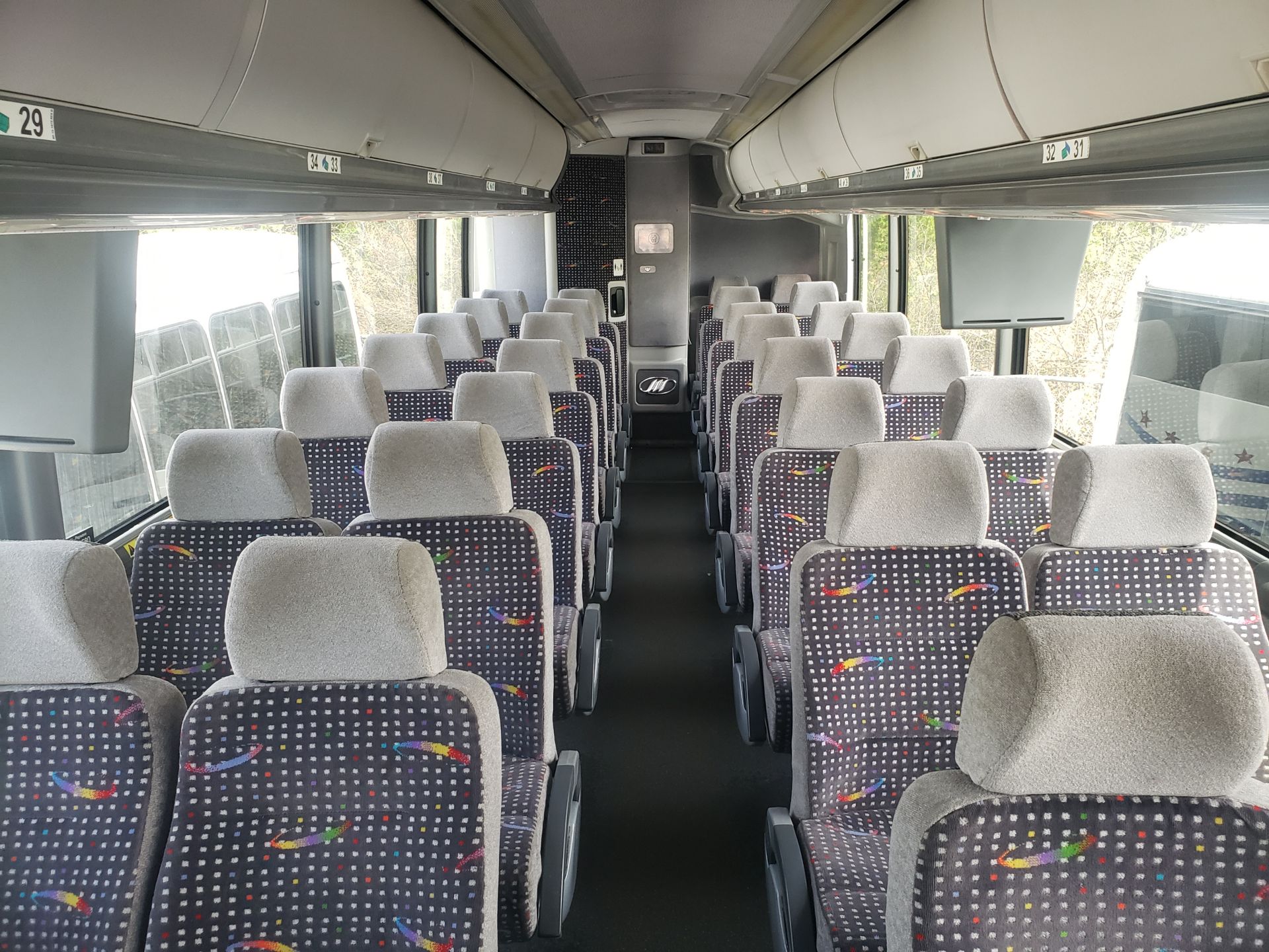 2010 MCI J4500 56-Pass Kneeling Coach Bus - Image 8 of 16