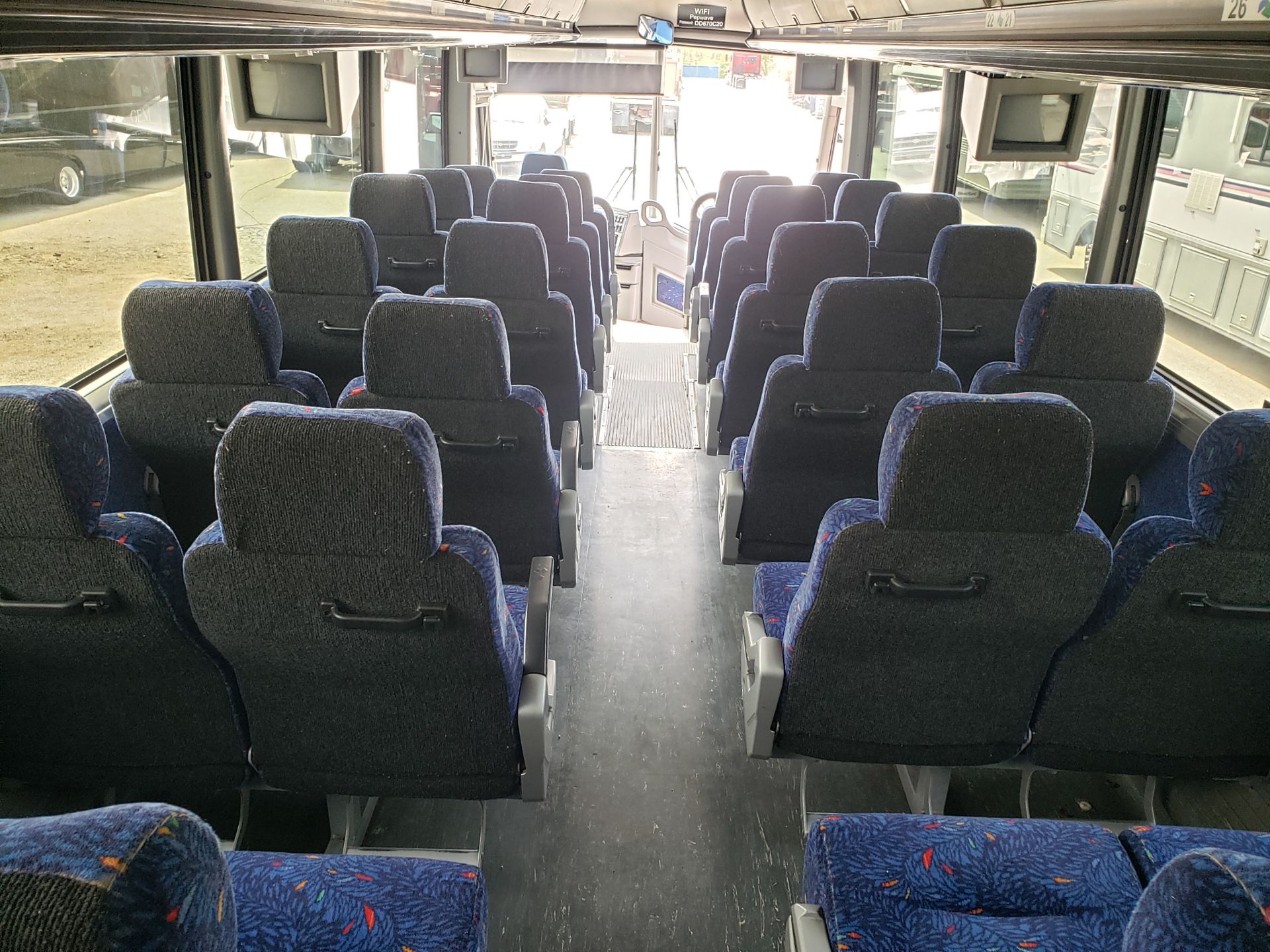 2005 MCI J4500 56-Pass Kneeling Coach Bus - Image 14 of 18