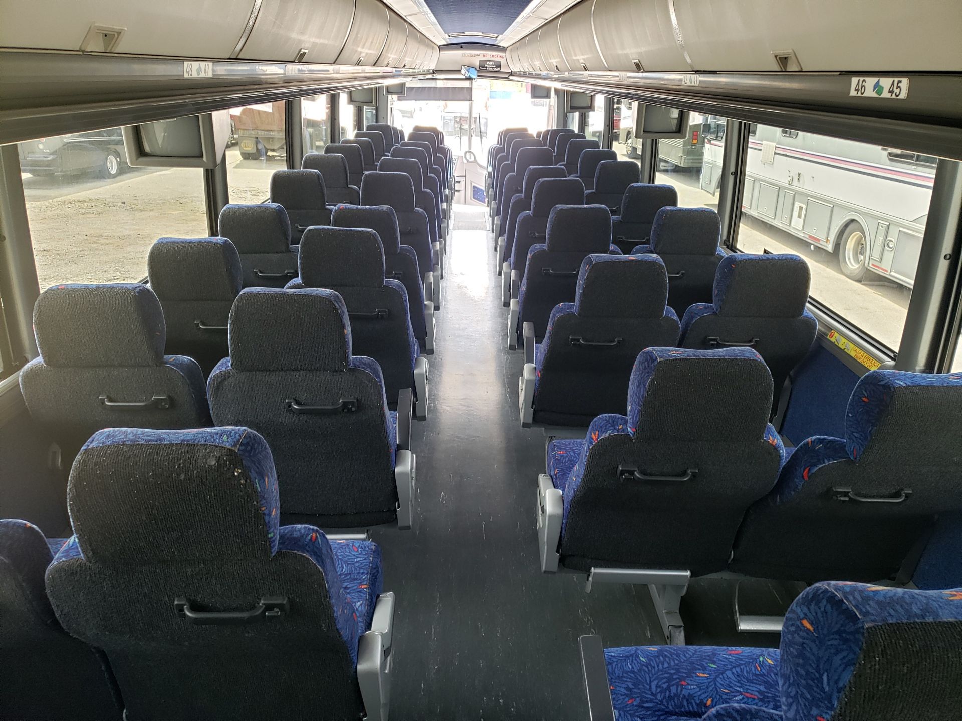 2005 MCI J4500 56-Pass Kneeling Coach Bus - Image 13 of 18