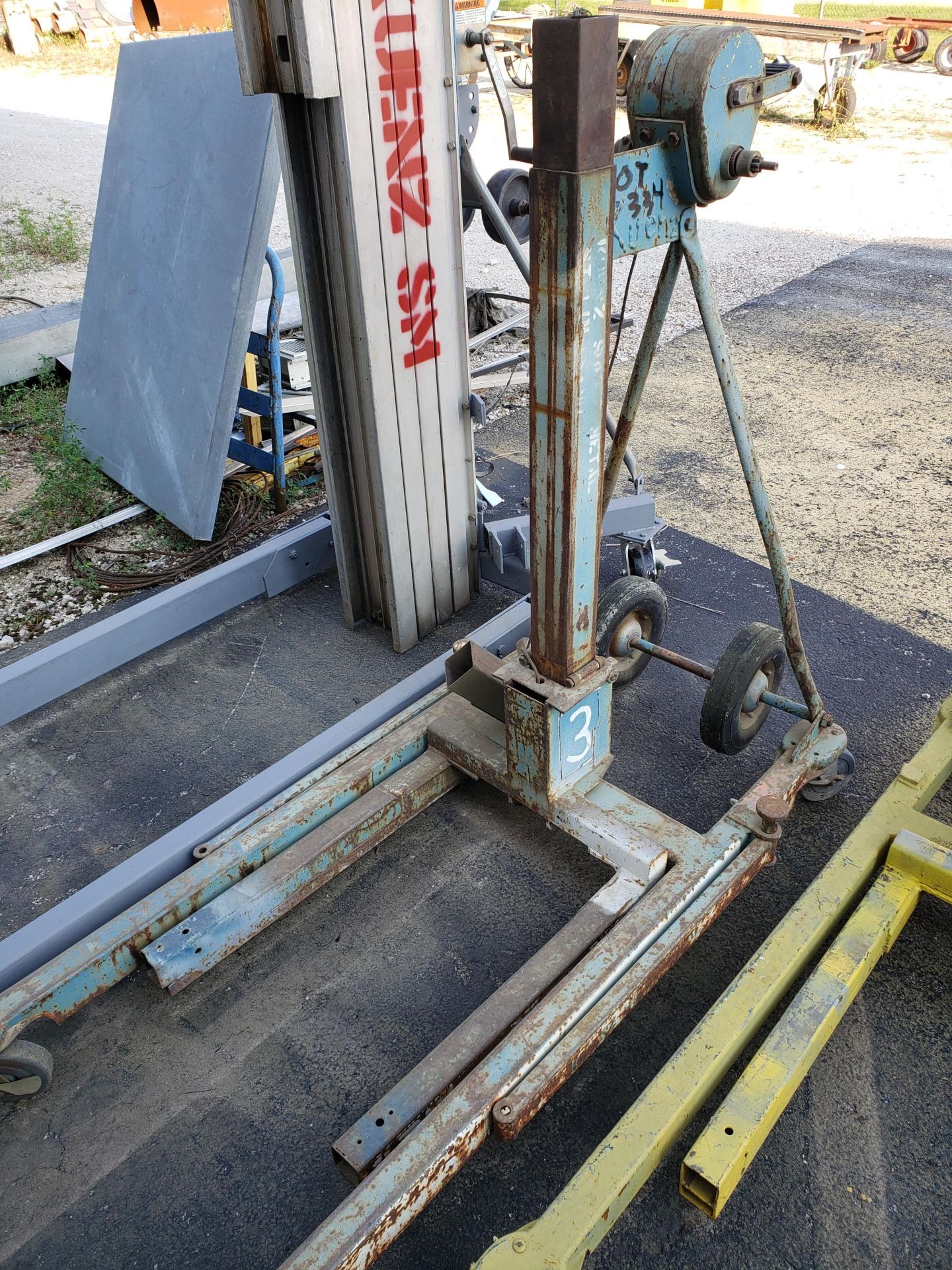 Lot of Manual Lifts - Image 6 of 7