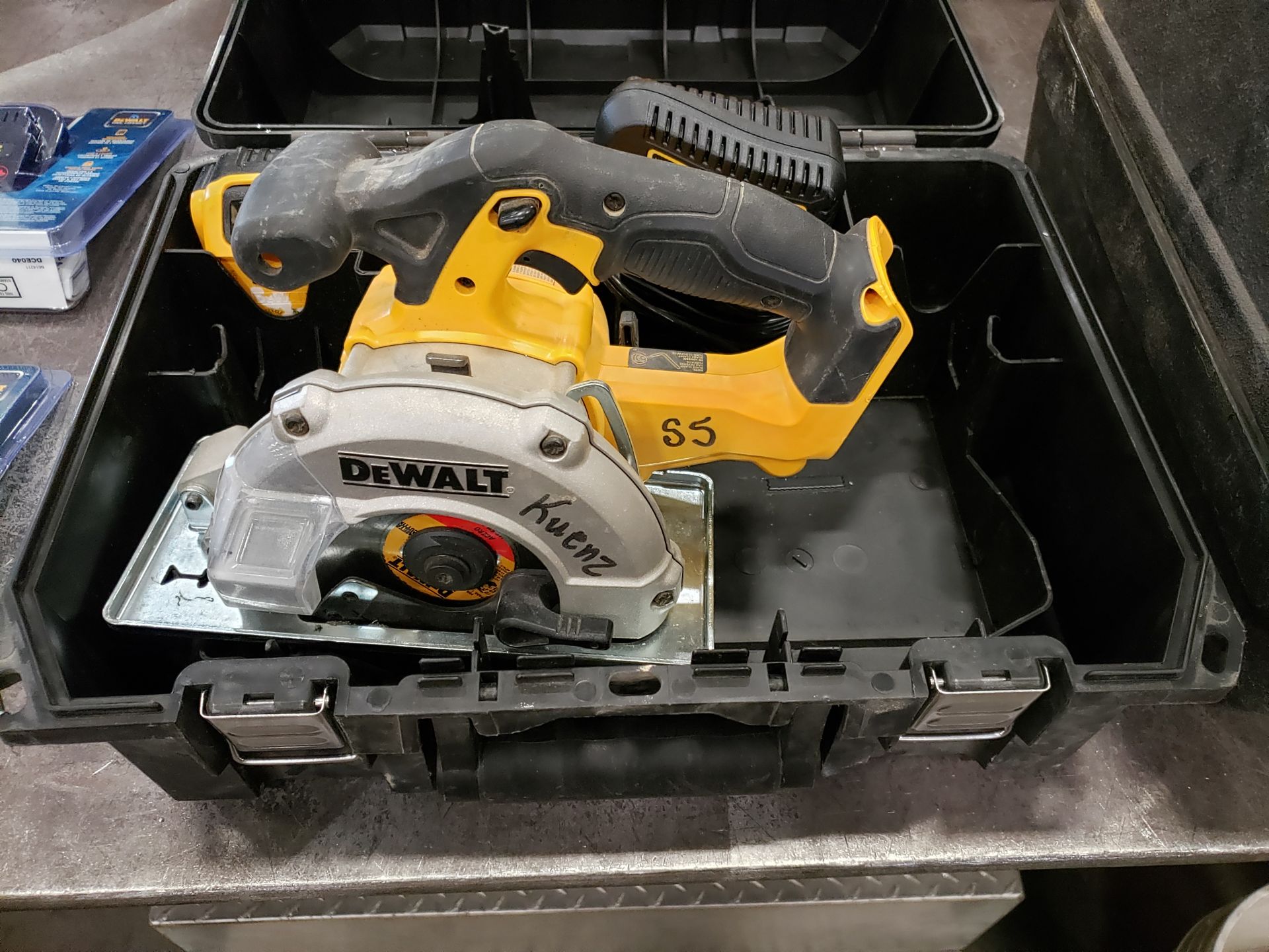 DeWalt DCS373 Cordless Circular Saw