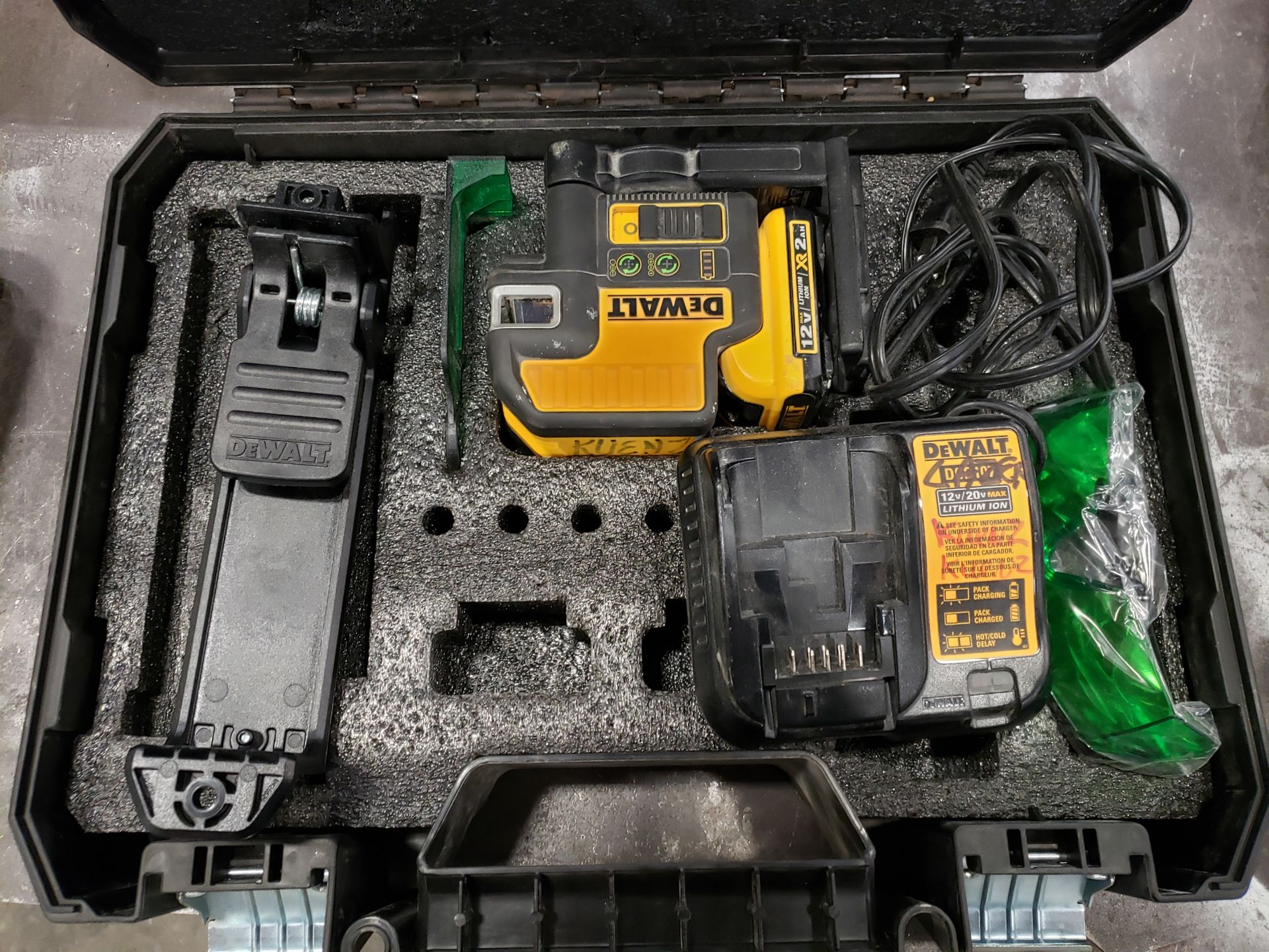 DeWalt DW0825LC Cordless Self-Leveling Laser Kit - Image 2 of 4