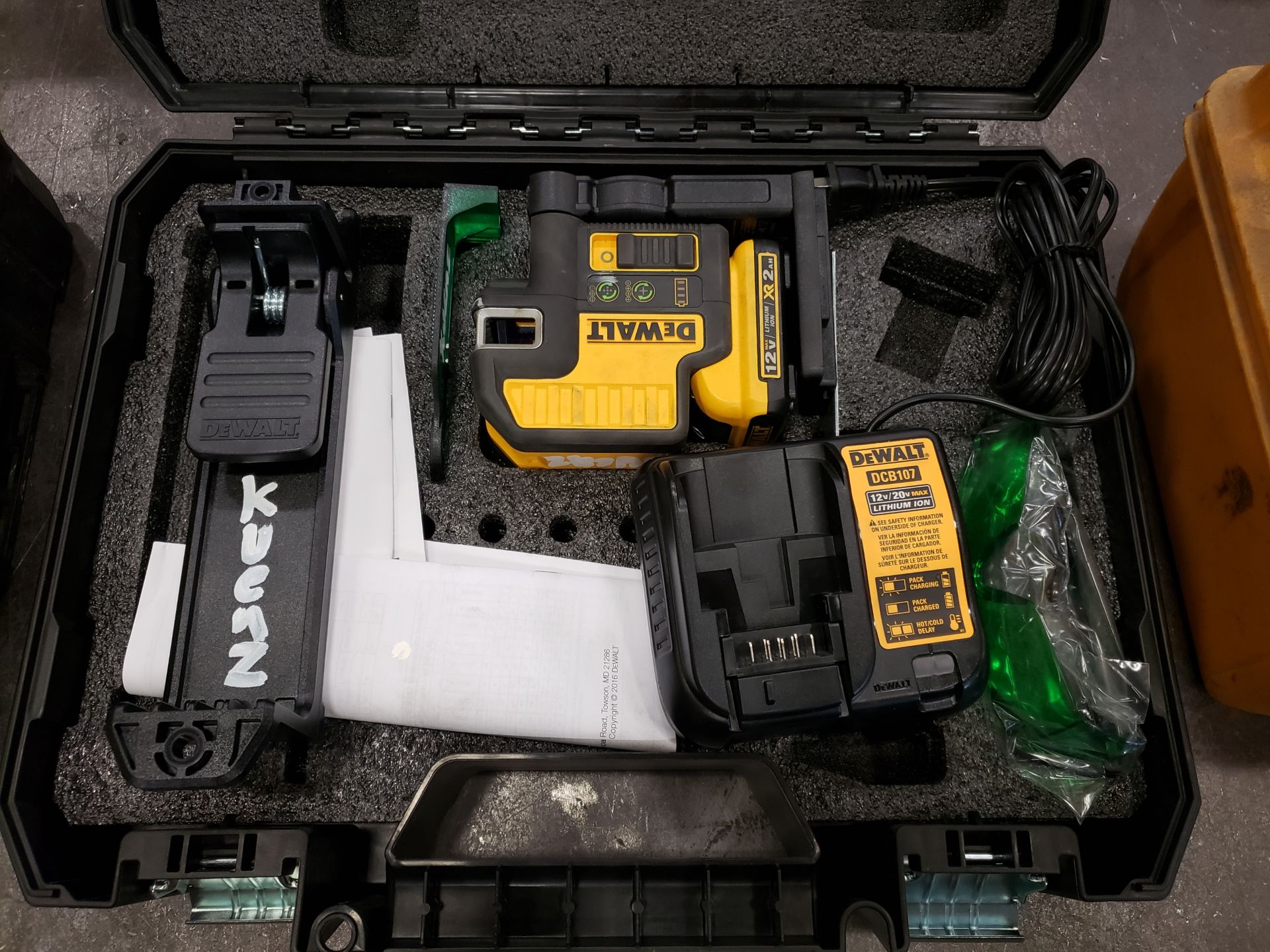 DeWalt DW0825LC Cordless Self-Leveling Laser Kit