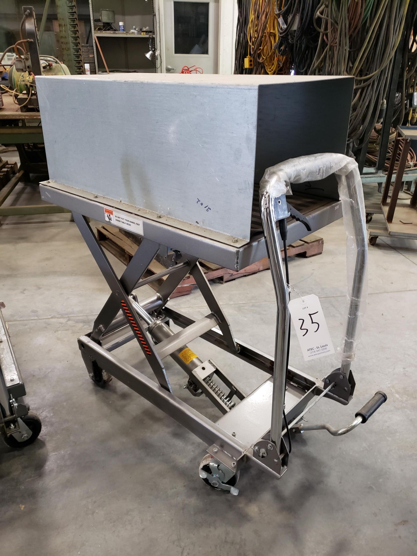 Lot of 2 HaulMaster Hydraulic Table Carts - Image 3 of 4