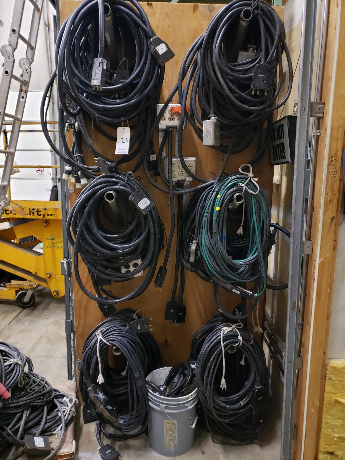 Lot of Cables - Image 2 of 9