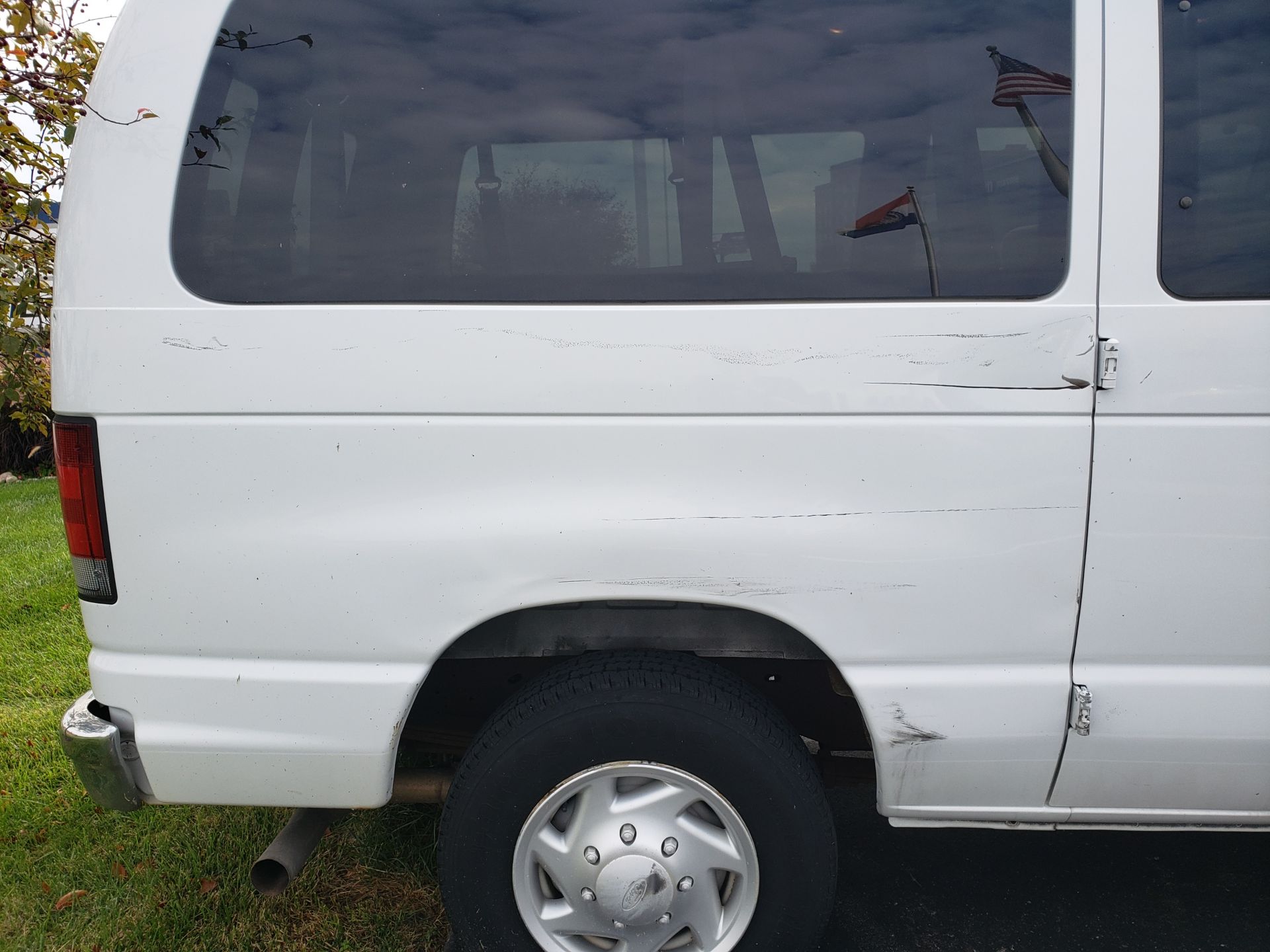 2007 Ford E350 XL Van - Image 10 of 11