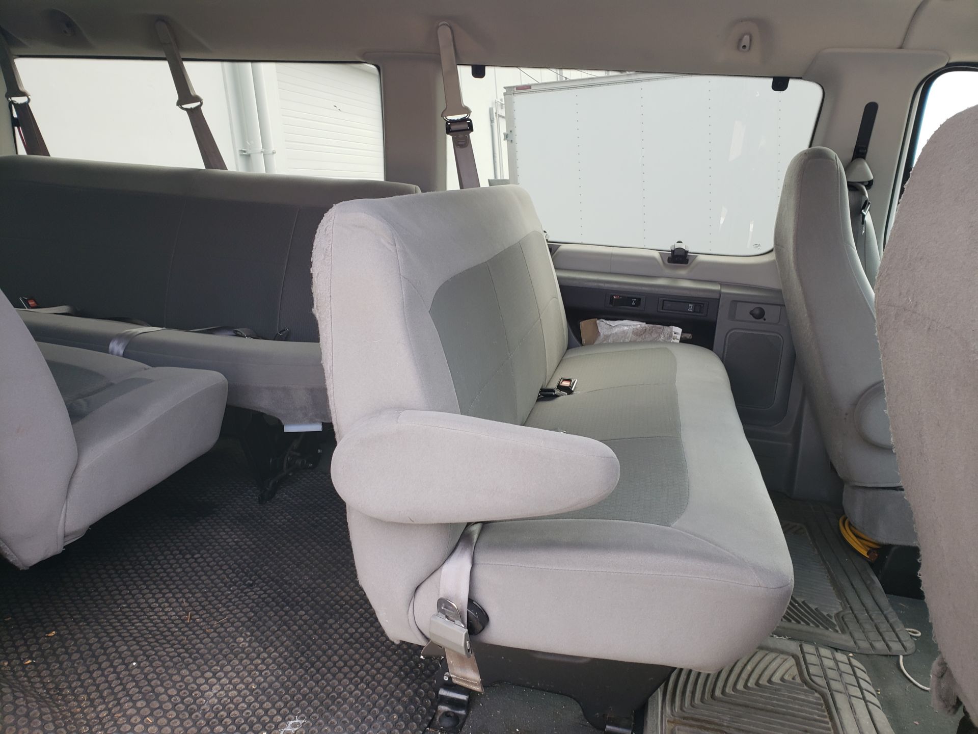 2007 Ford E350 XL Van - Image 7 of 11