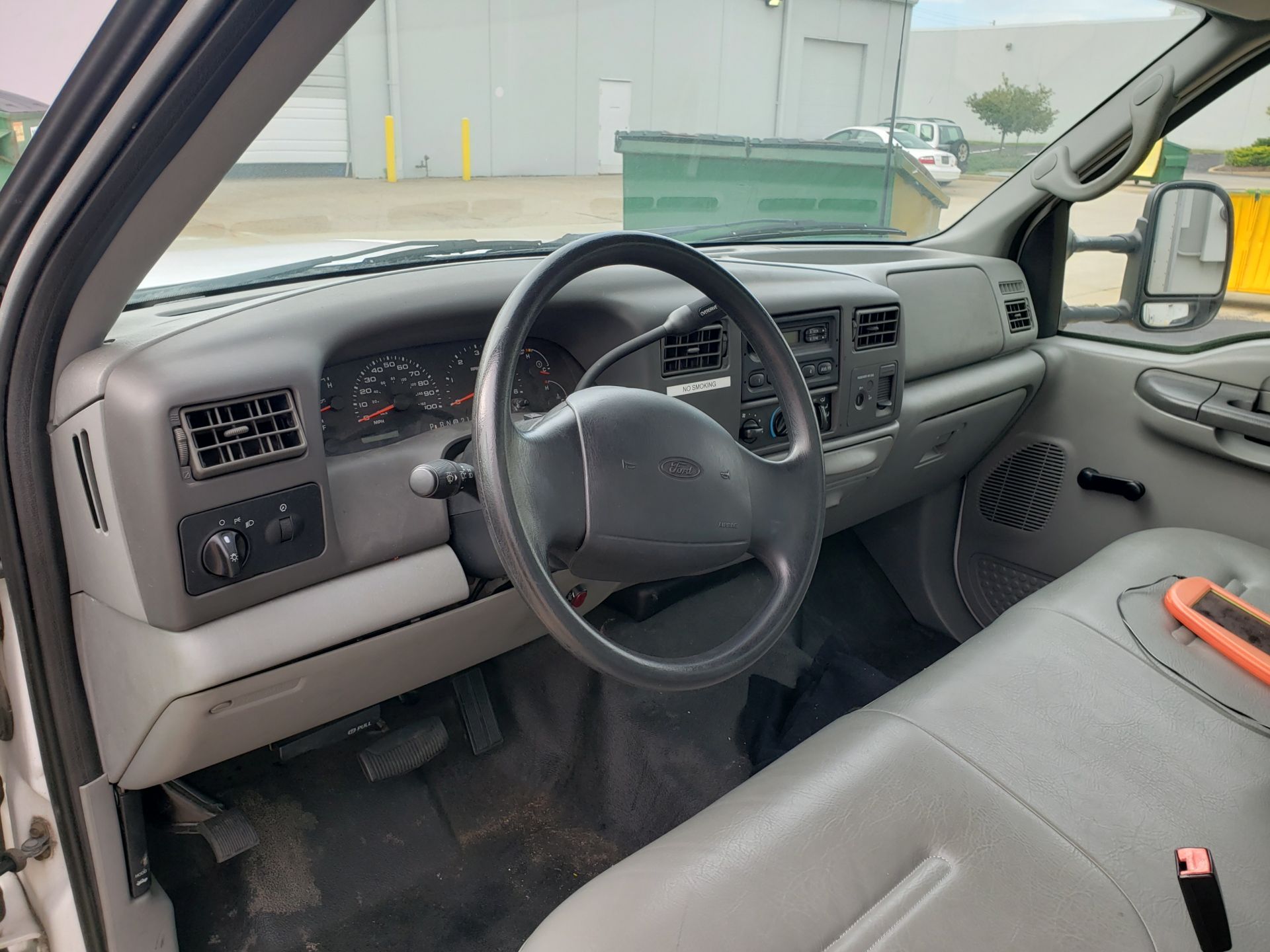 2002 Ford F550 XL Super Duty Box Truck - Image 7 of 15