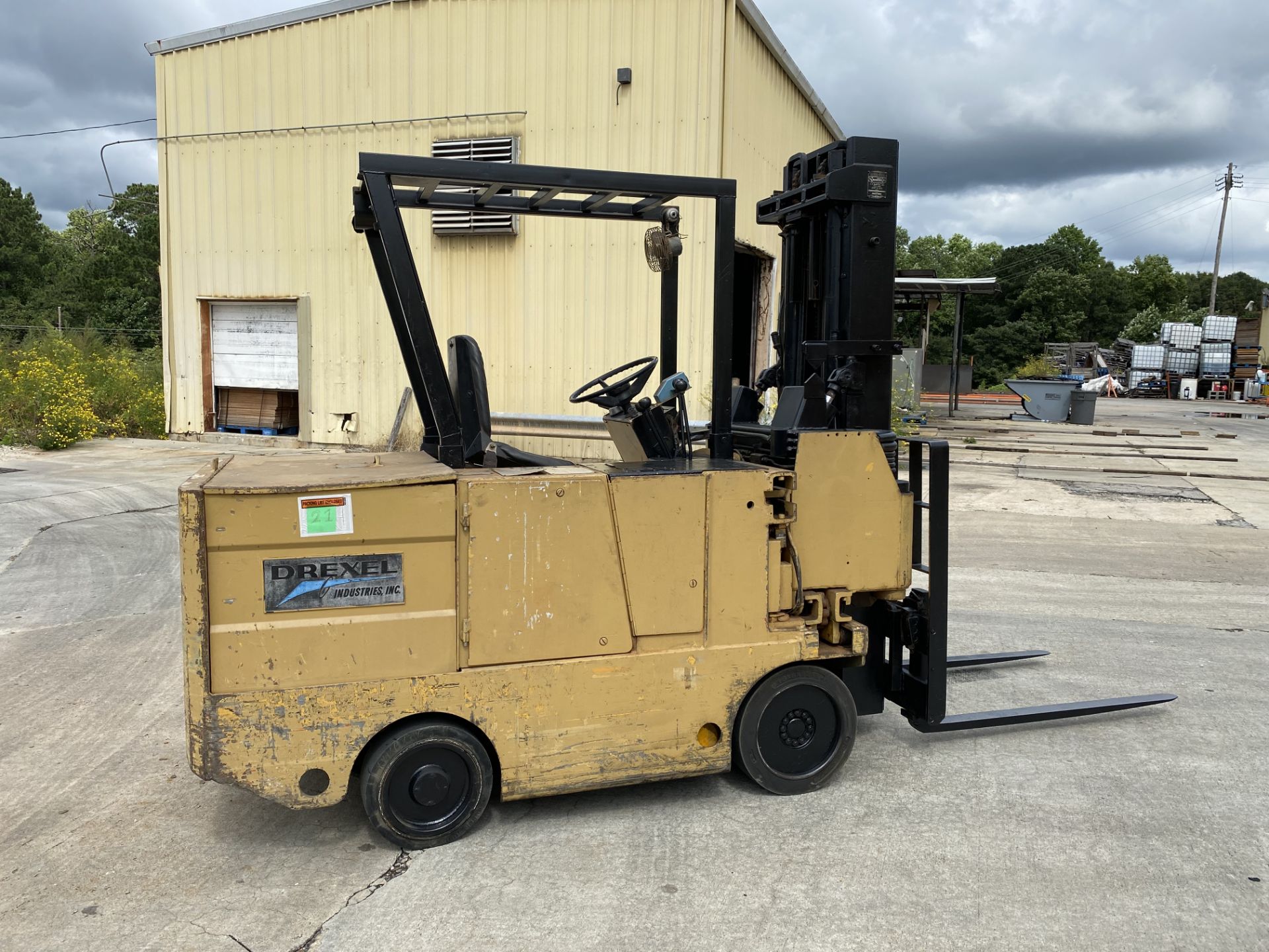 DREXEL 3000 LBS CAPACITY ELECTRIC FORKLIFT