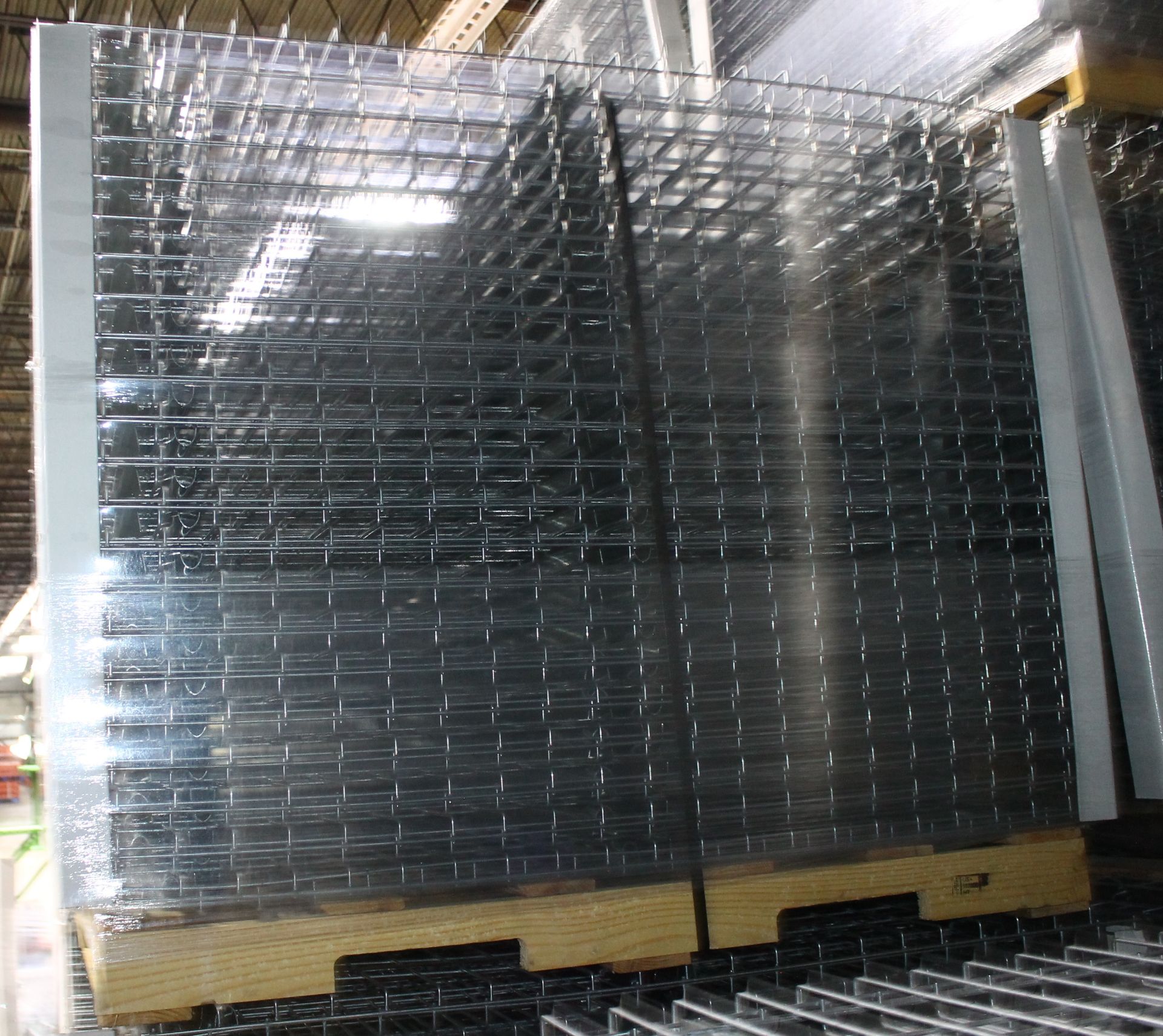 NEW 80 PCS OF STANDARD 42" X 52" WIREDECK - 2250 LBS CAPACITY - Image 2 of 3