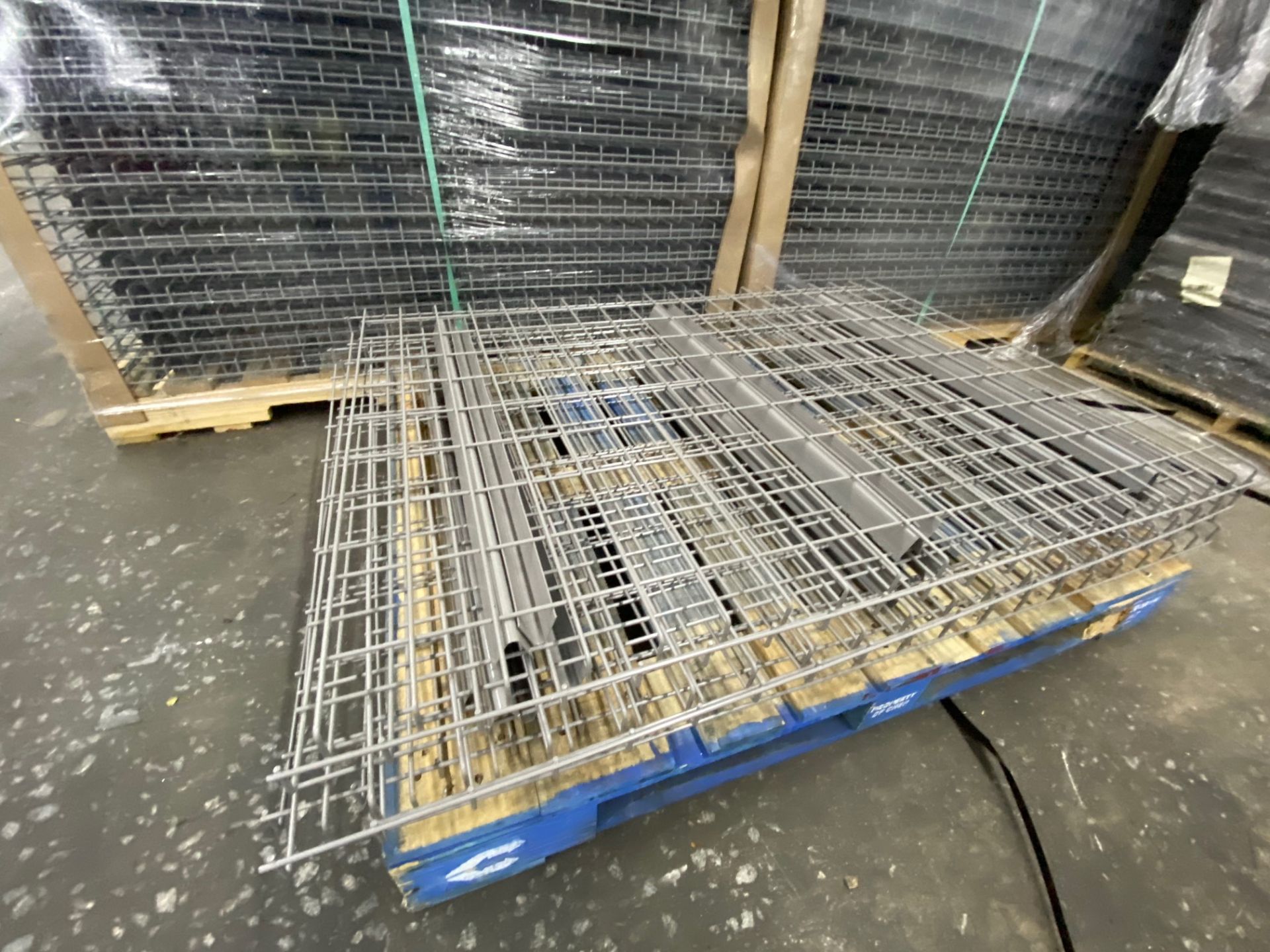NEW 80 PCS OF STANDARD 42" X 58" WIREDECK - 2750 LBS CAPACITY - Image 2 of 2