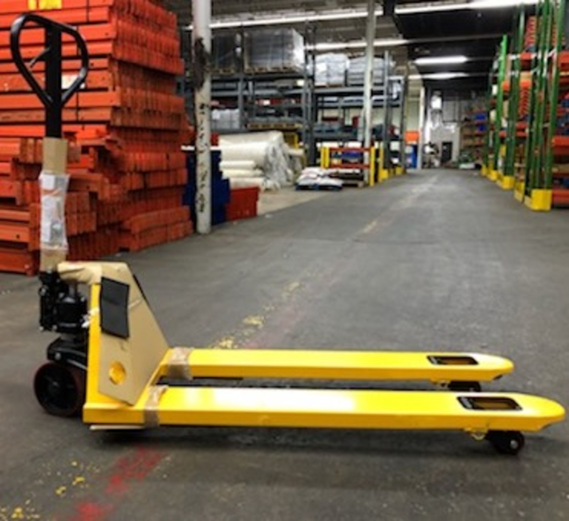 21"W X 48"L BRAND NEW NARROW PALLET JACK - Image 4 of 5