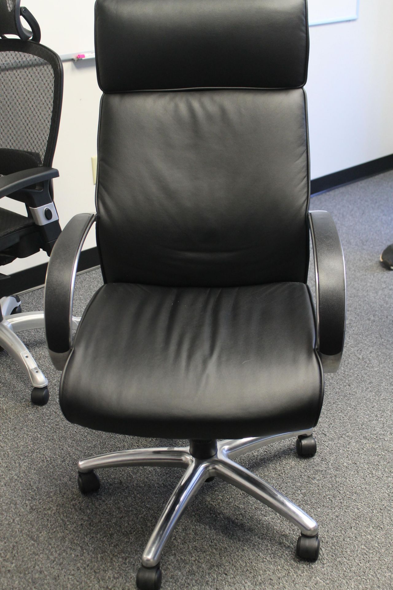 CONFERENCE TABLE WITH 6 CHAIRS - Image 4 of 4