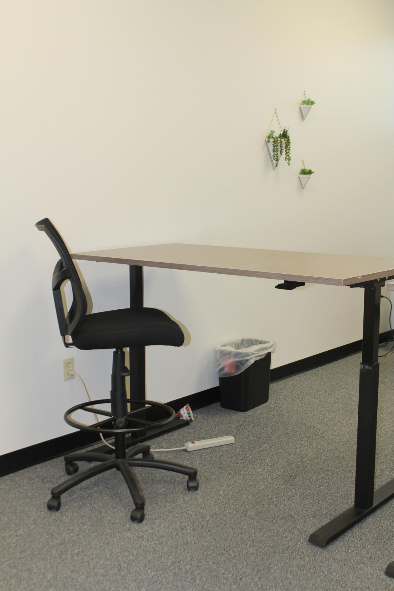 HEIGHT ADJUSTABLE OFFICE DESK WITH CHAIR