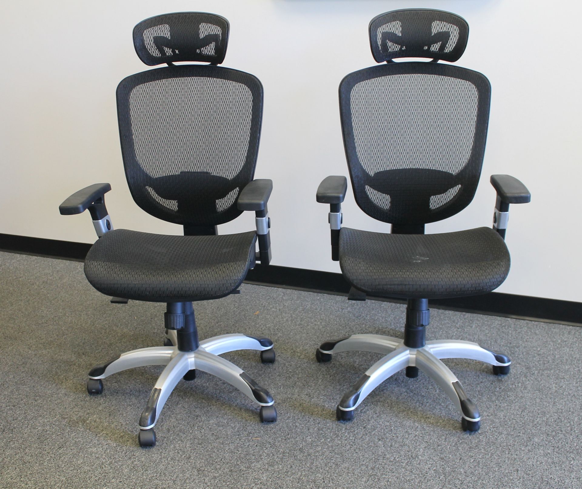 2 PCS OF ERGONOMIC ADJUSTABLE CHAIR