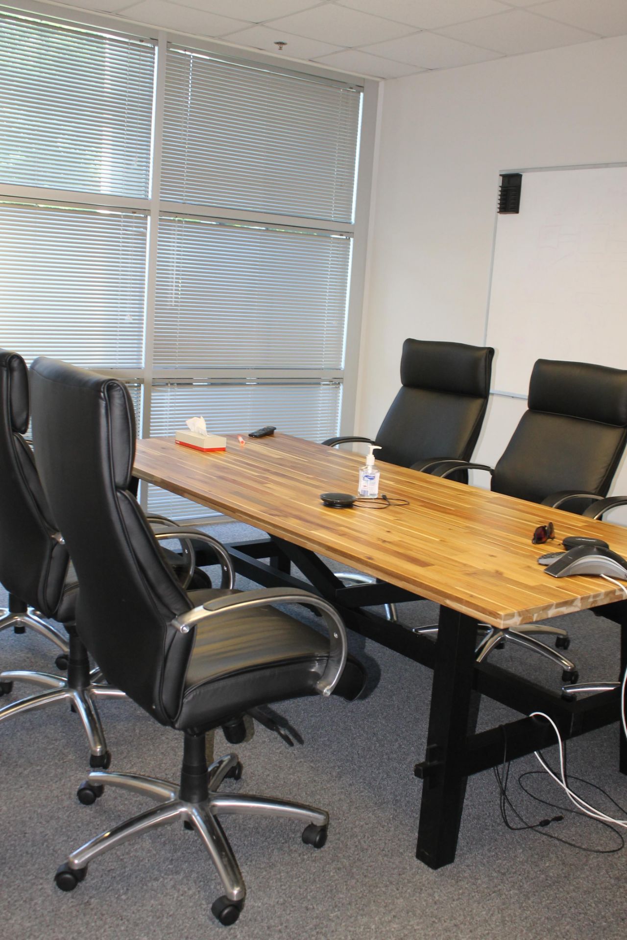 CONFERENCE TABLE WITH 6 CHAIRS - Image 2 of 4