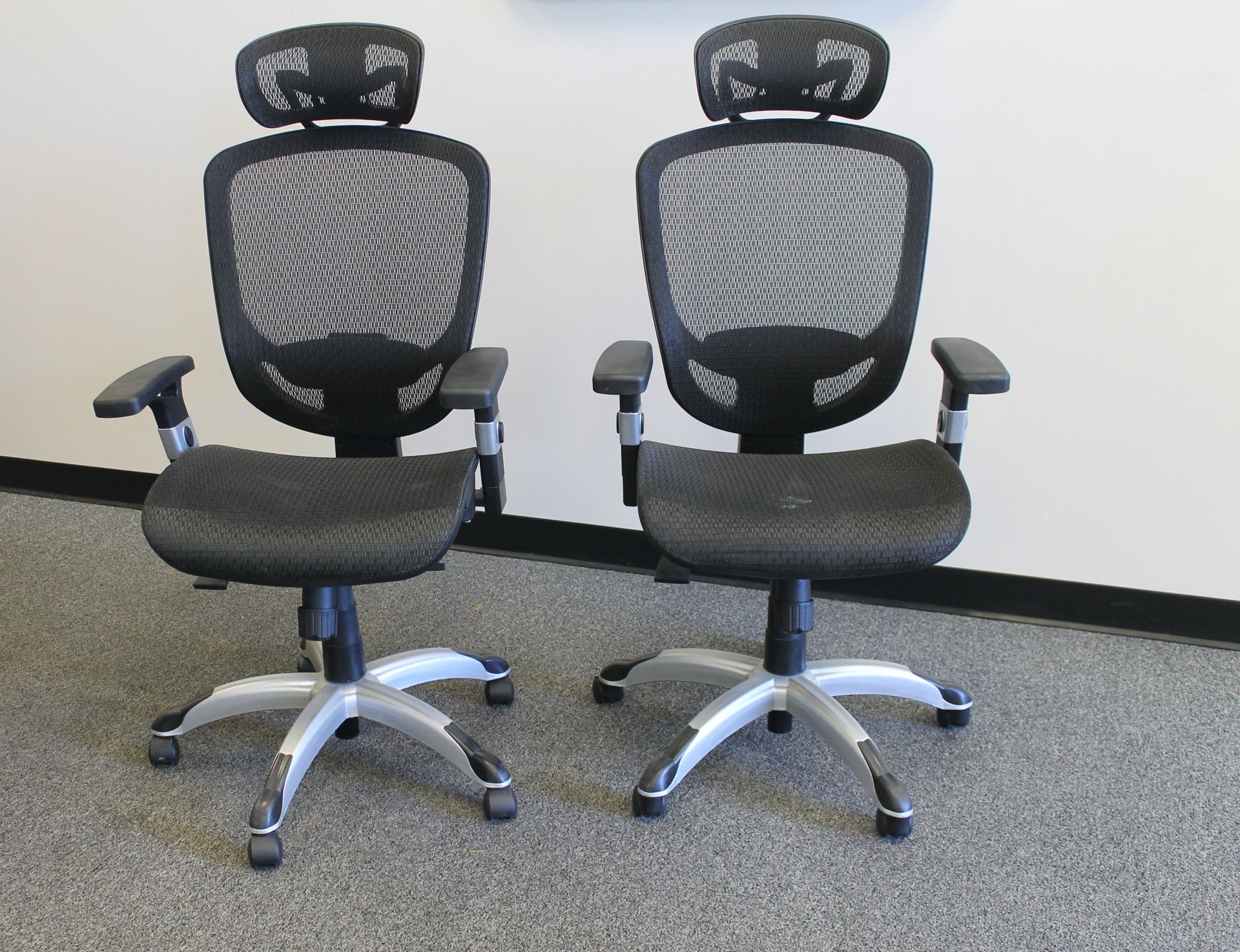 2 PCS OF ERGONOMIC ADJUSTABLE CHAIR