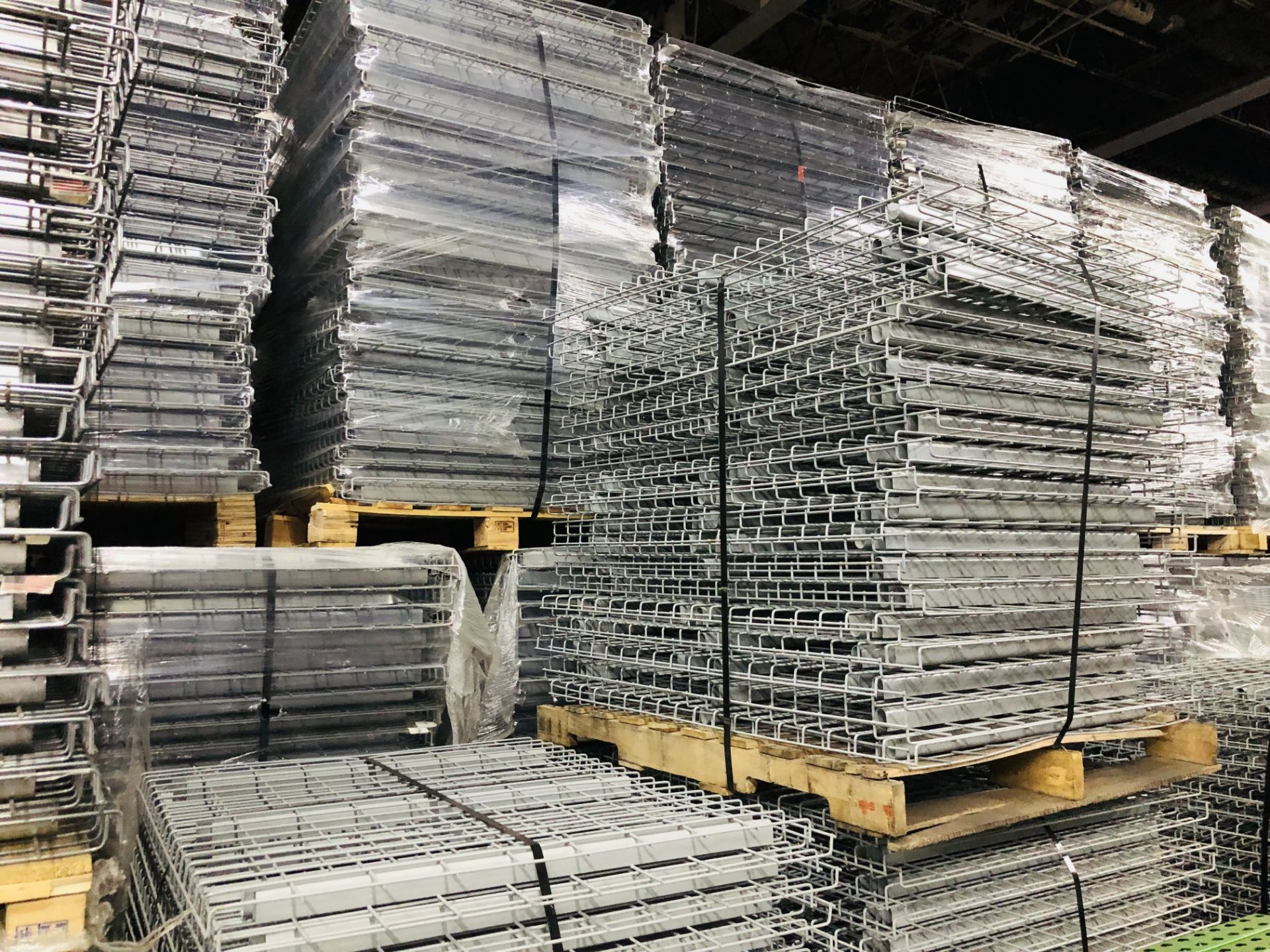 USED 120 PCS OF STANDARD 36" X 46" WIREDECK