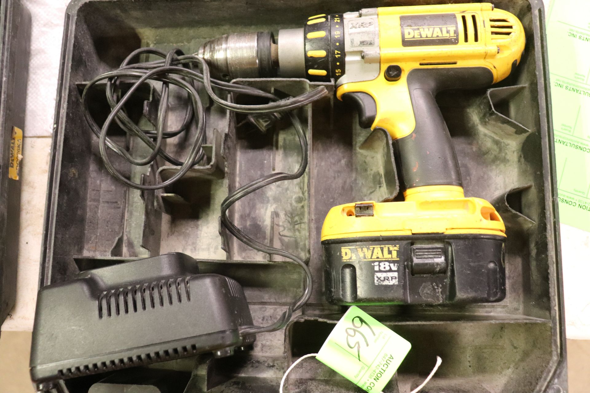 Dewalt 1/2" cordless hammer drill, DC925, with battery, charger and case