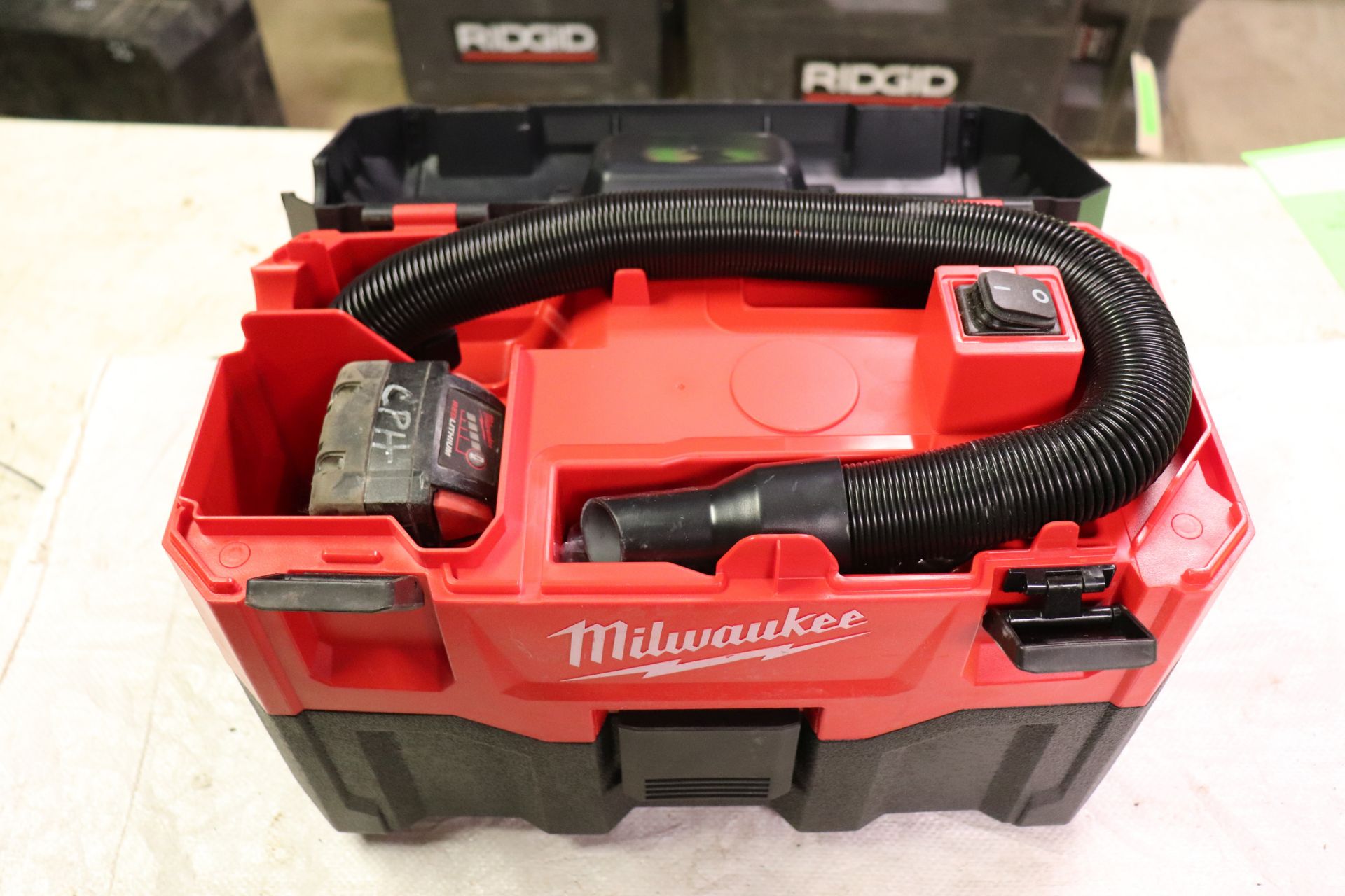 Milwaukee 2-gallon wet/dry vac, catalog 0880-20