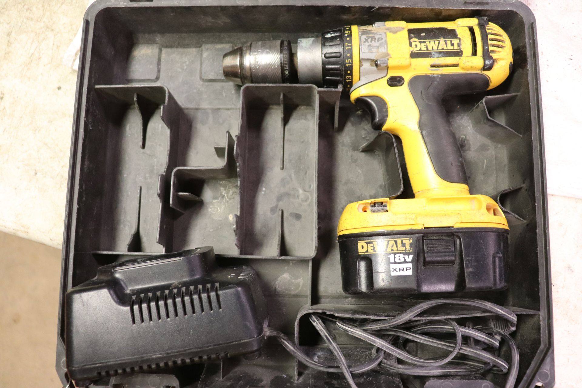 Dewalt 1/2" cordless hammer drill, DC988, with battery, charger and case