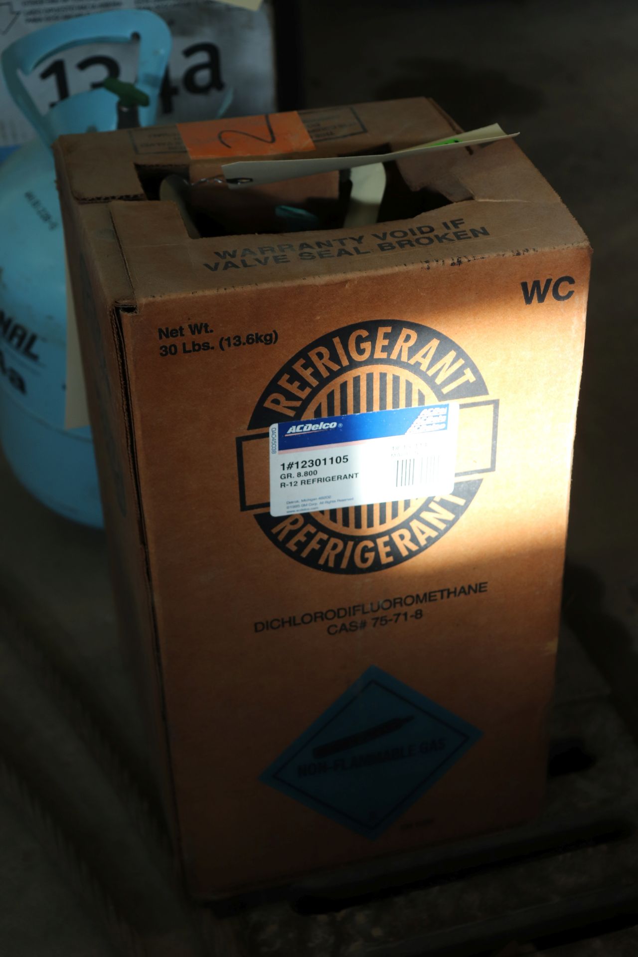 Can of R12 refrigerant