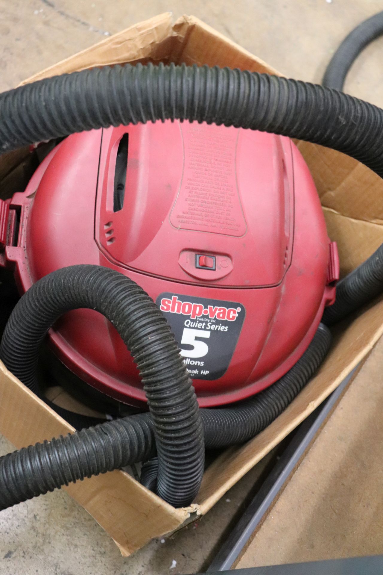 Shop vac 5-gallon vacuum