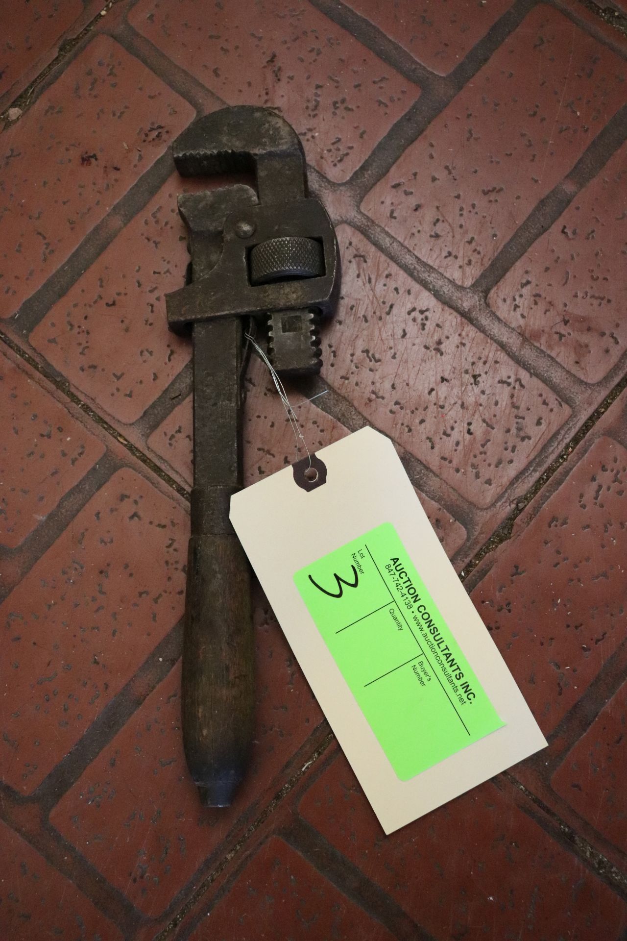 Pipe wrench