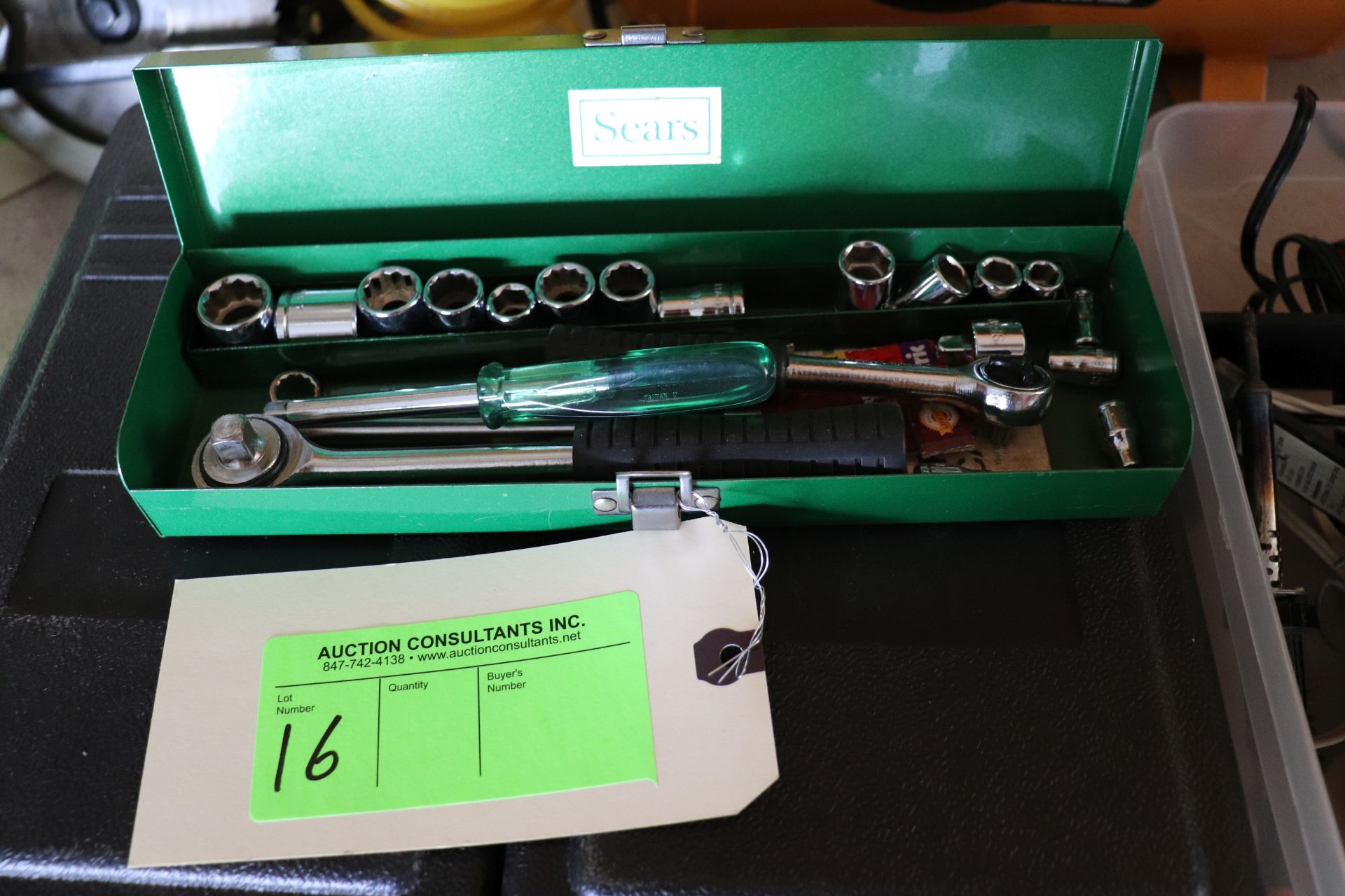 One socket wrench set