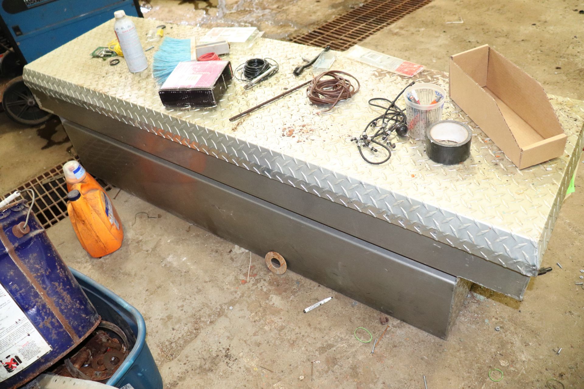 Aluminum truck bed, diamond plate - Image 2 of 2