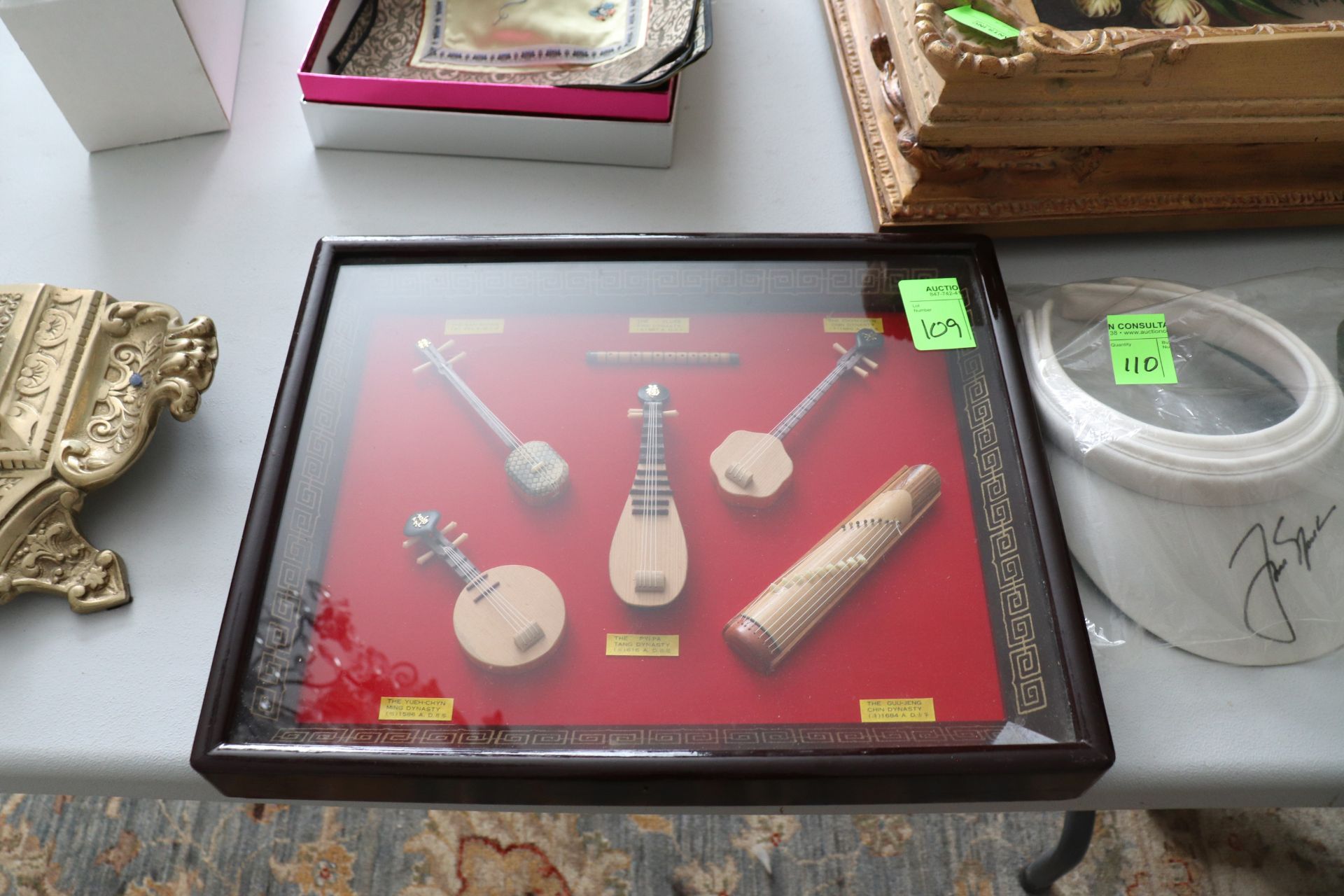 Story box of Chinese instruments
