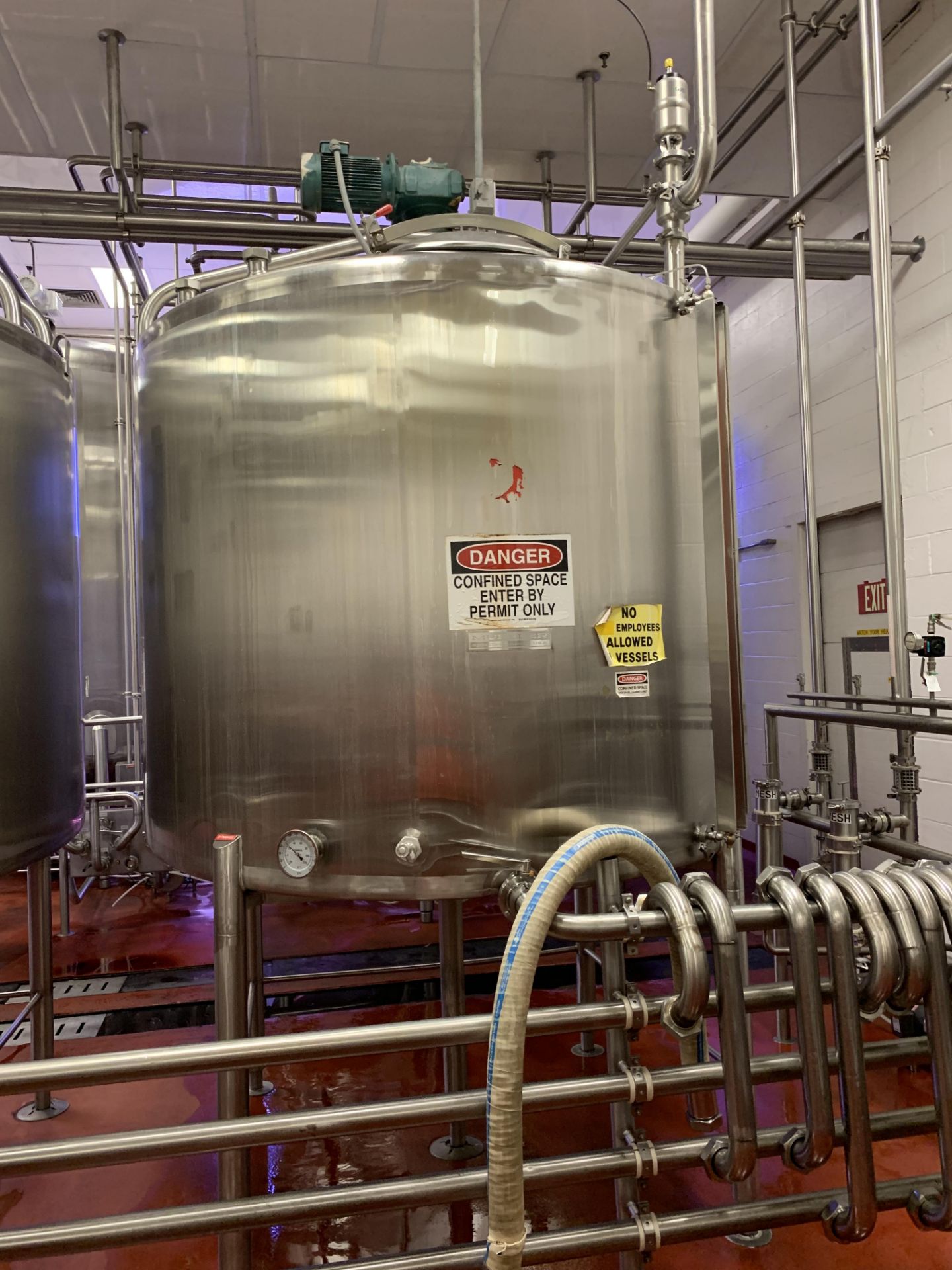 1500 Gallon Stainless Steel Vertical Tank