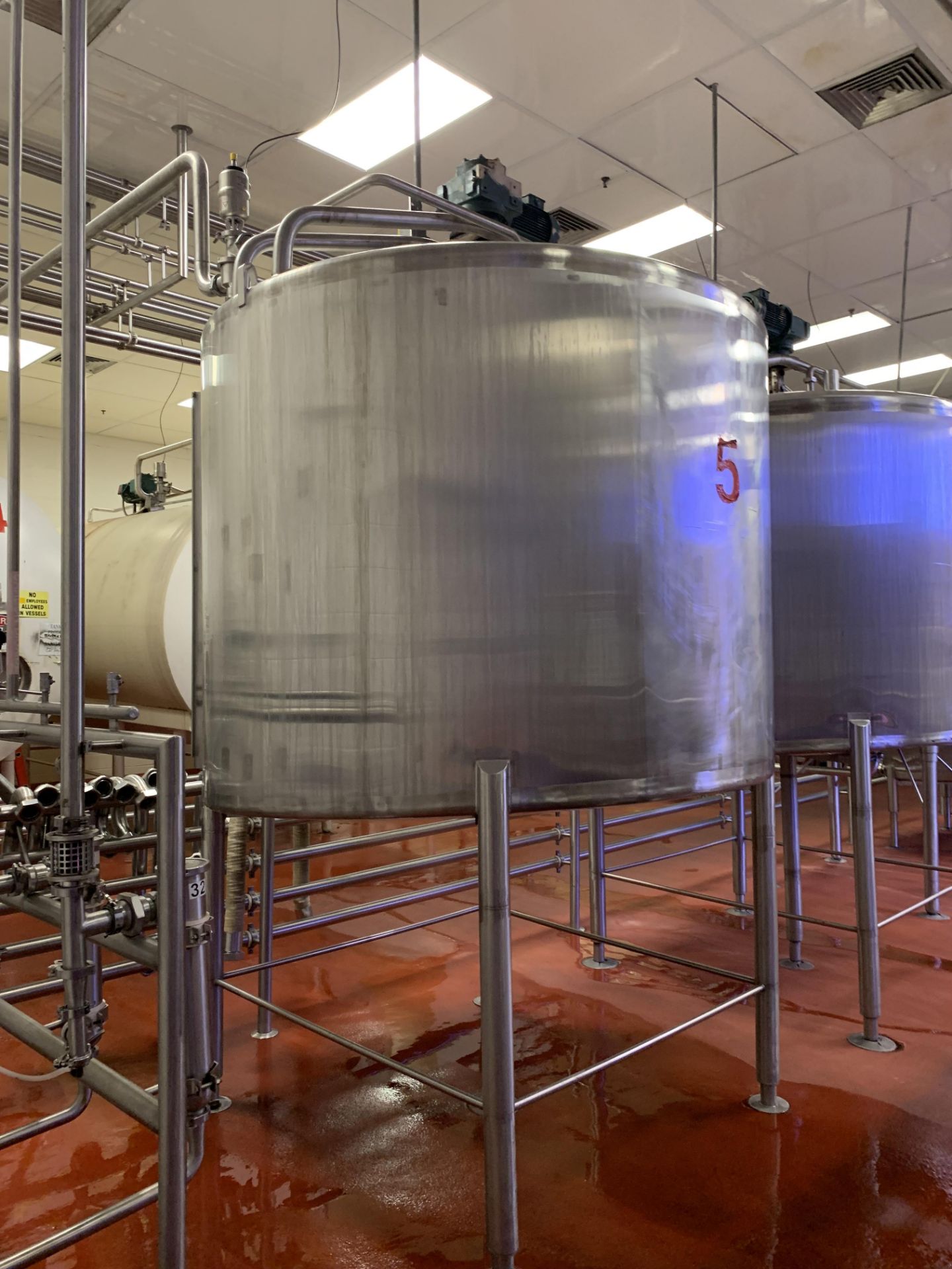 1500 Gallon Stainless Steel Vertical Tank - Image 2 of 2