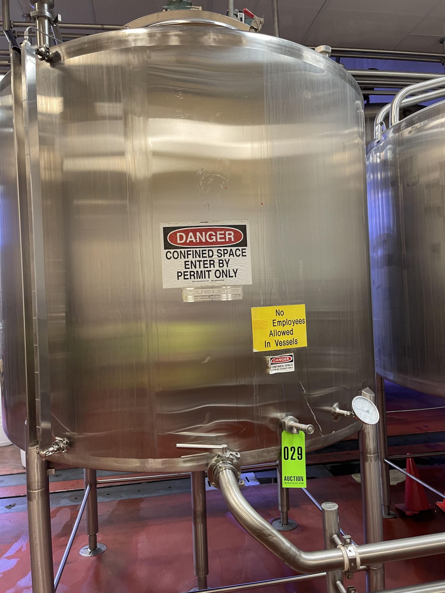 1500 Gallon Stainless Steel Vertical Tank