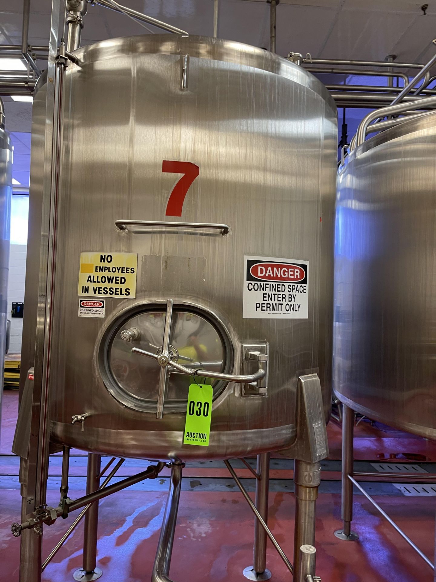 1000 Gallon Stainless Steel Vertical Tank - Image 3 of 3