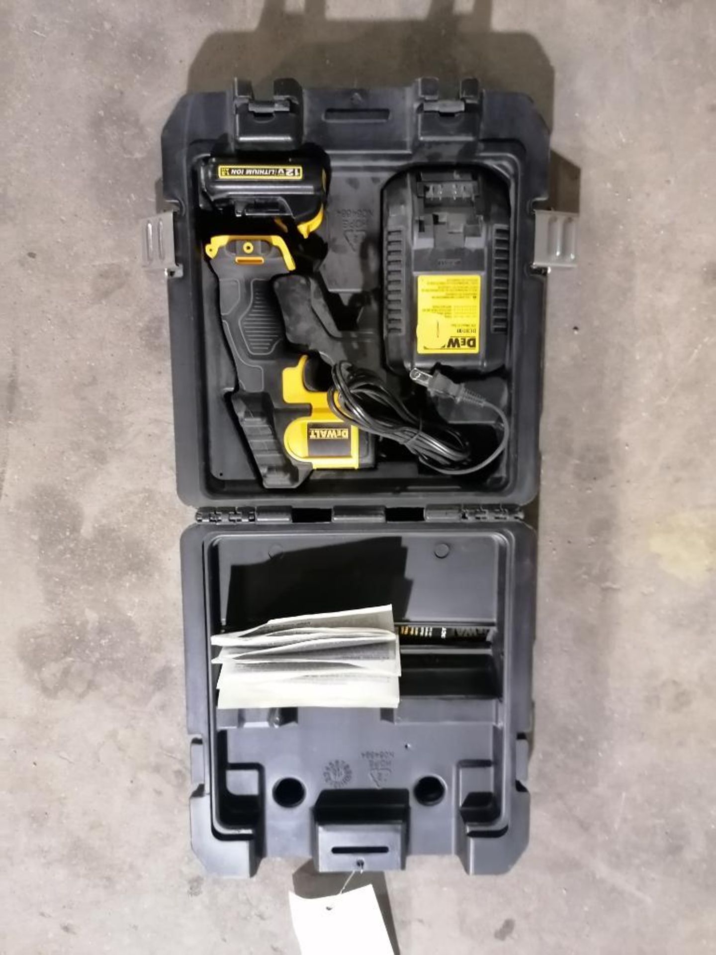 (1) NEW DeWalt DCT414, 12V IR Thermometer, with 12V Battery & DCB100 Battery Charger. Located in